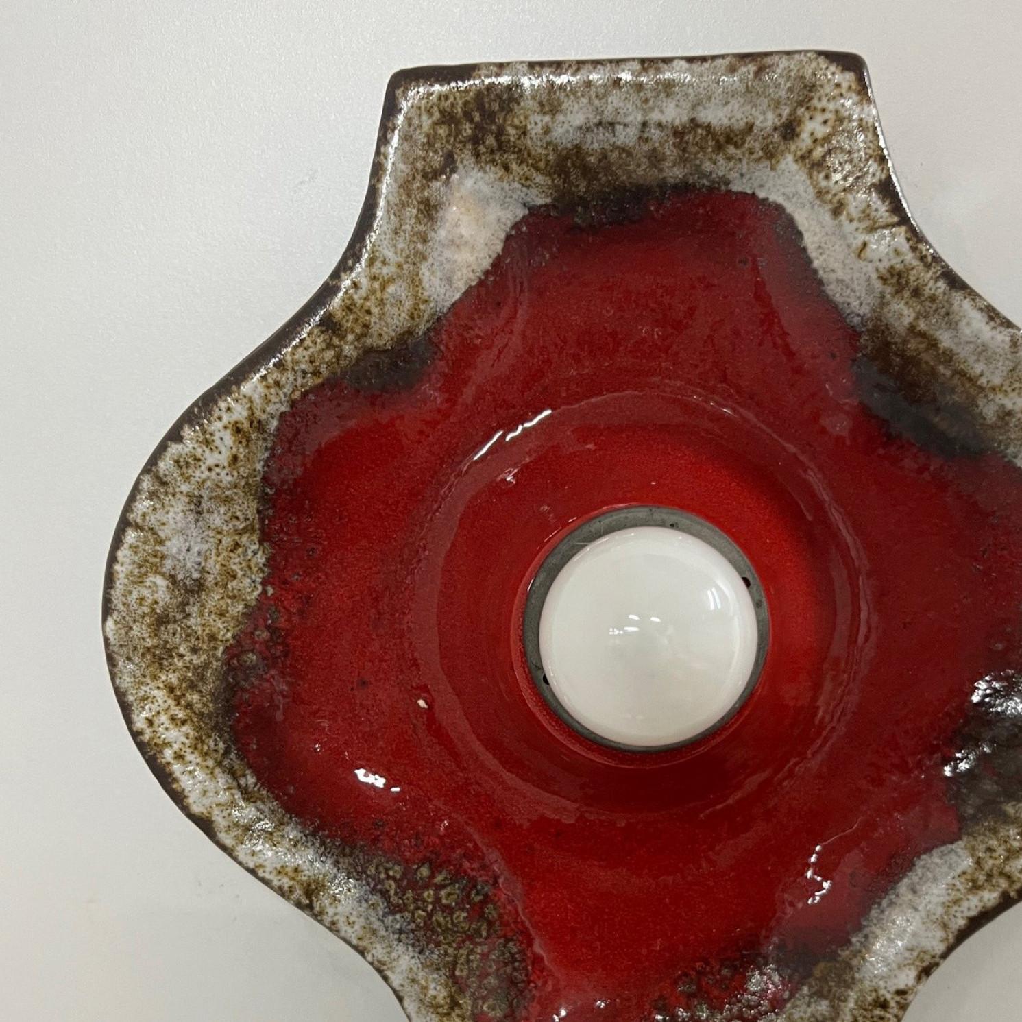 Ceramica Coppia di applique quadrate in ceramica marrone taupe rossa di Hustadt Keramik, Germania in vendita