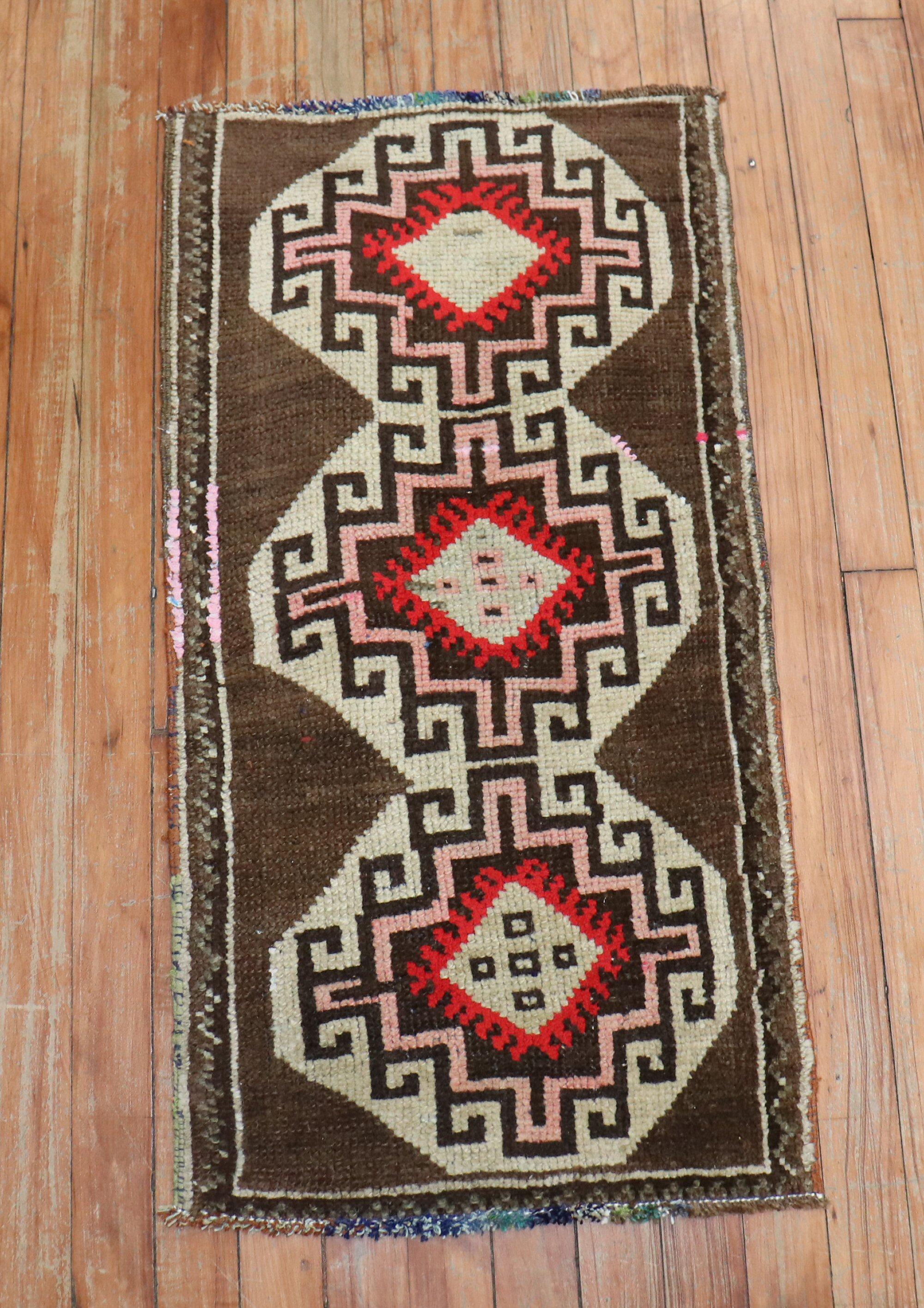 Braune türkische anatolische Teppiche, Paar (Handgeknüpft) im Angebot