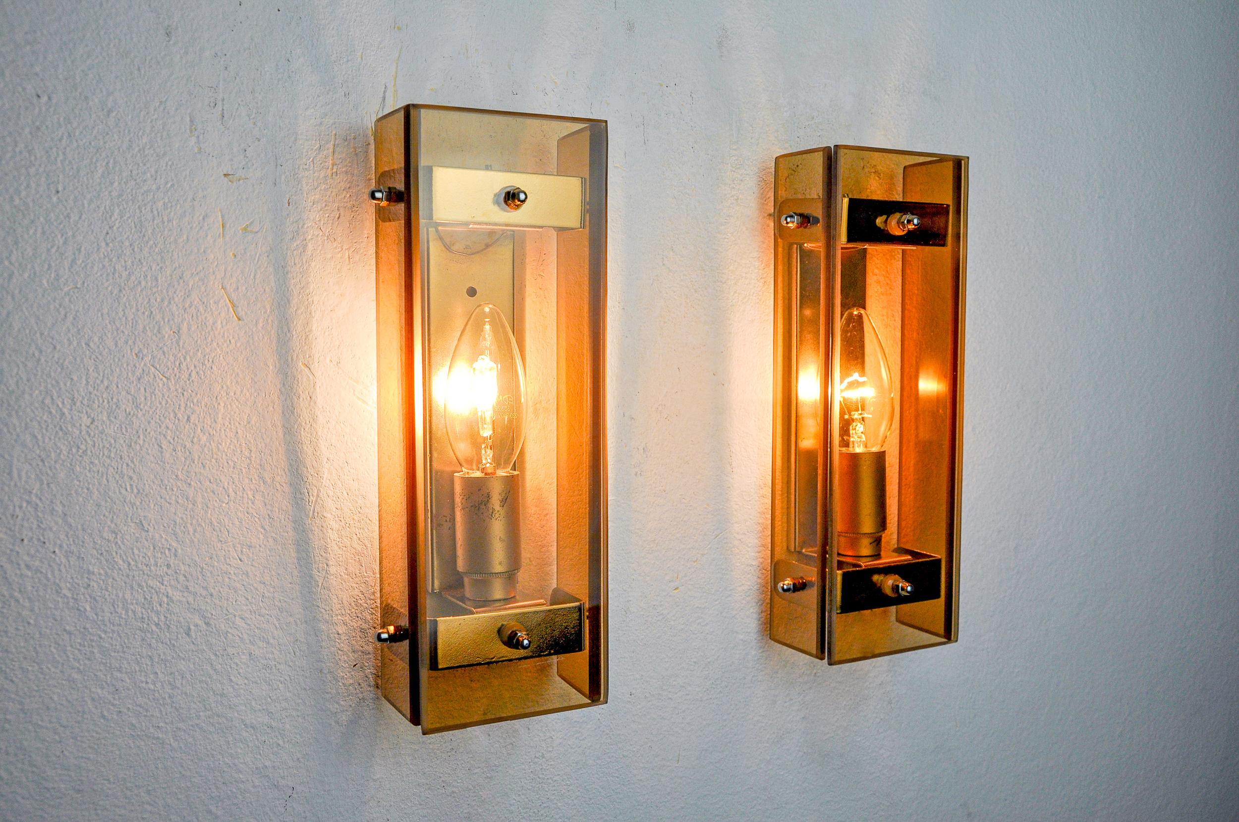 Late 20th Century Pair of brown Veca wall lights, beveled glass, Italy 1970 For Sale