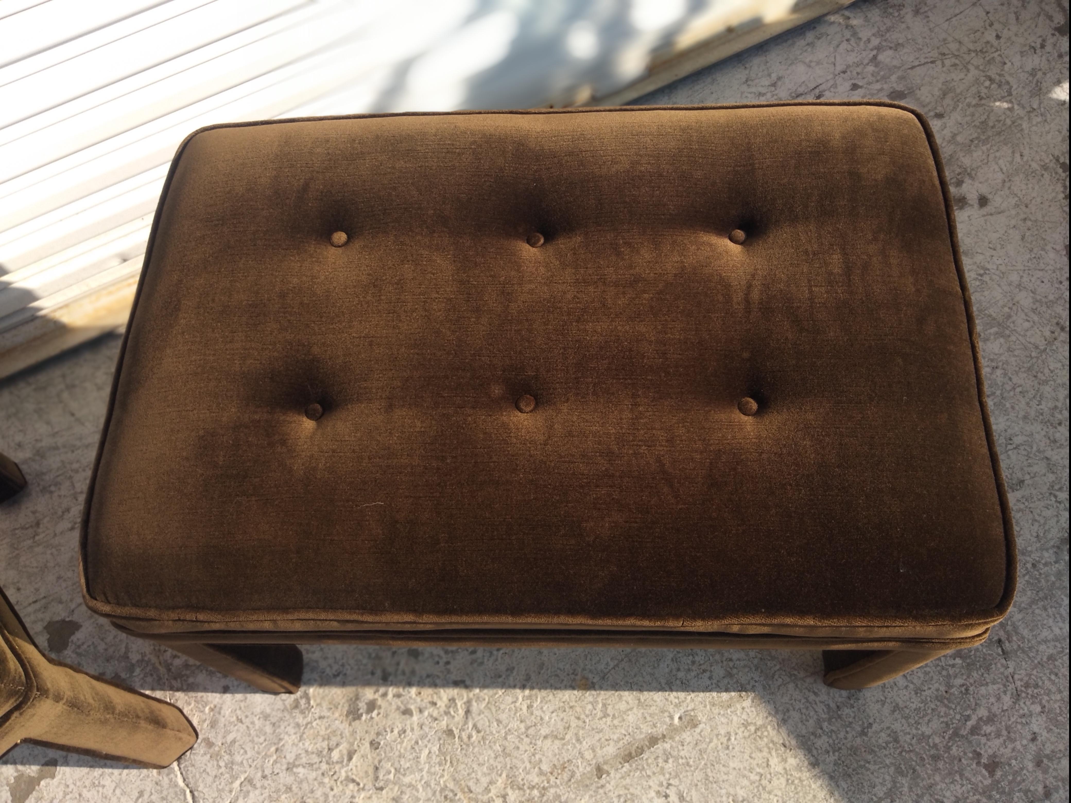 Americano Coppia di pouf in velluto marrone in stile Parsons in vendita