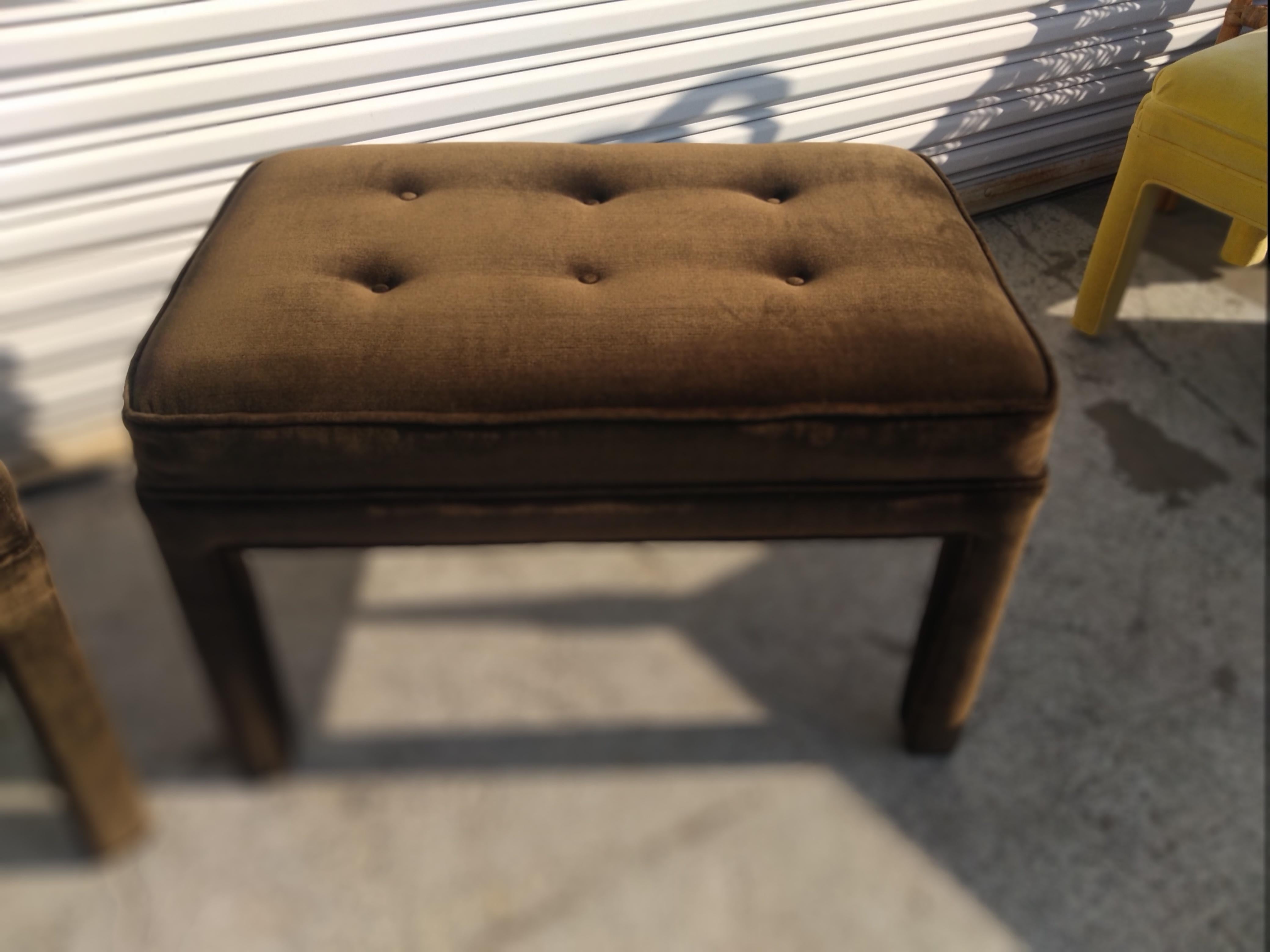 Coppia di pouf in velluto marrone in stile Parsons In condizioni buone in vendita a Pasadena, TX