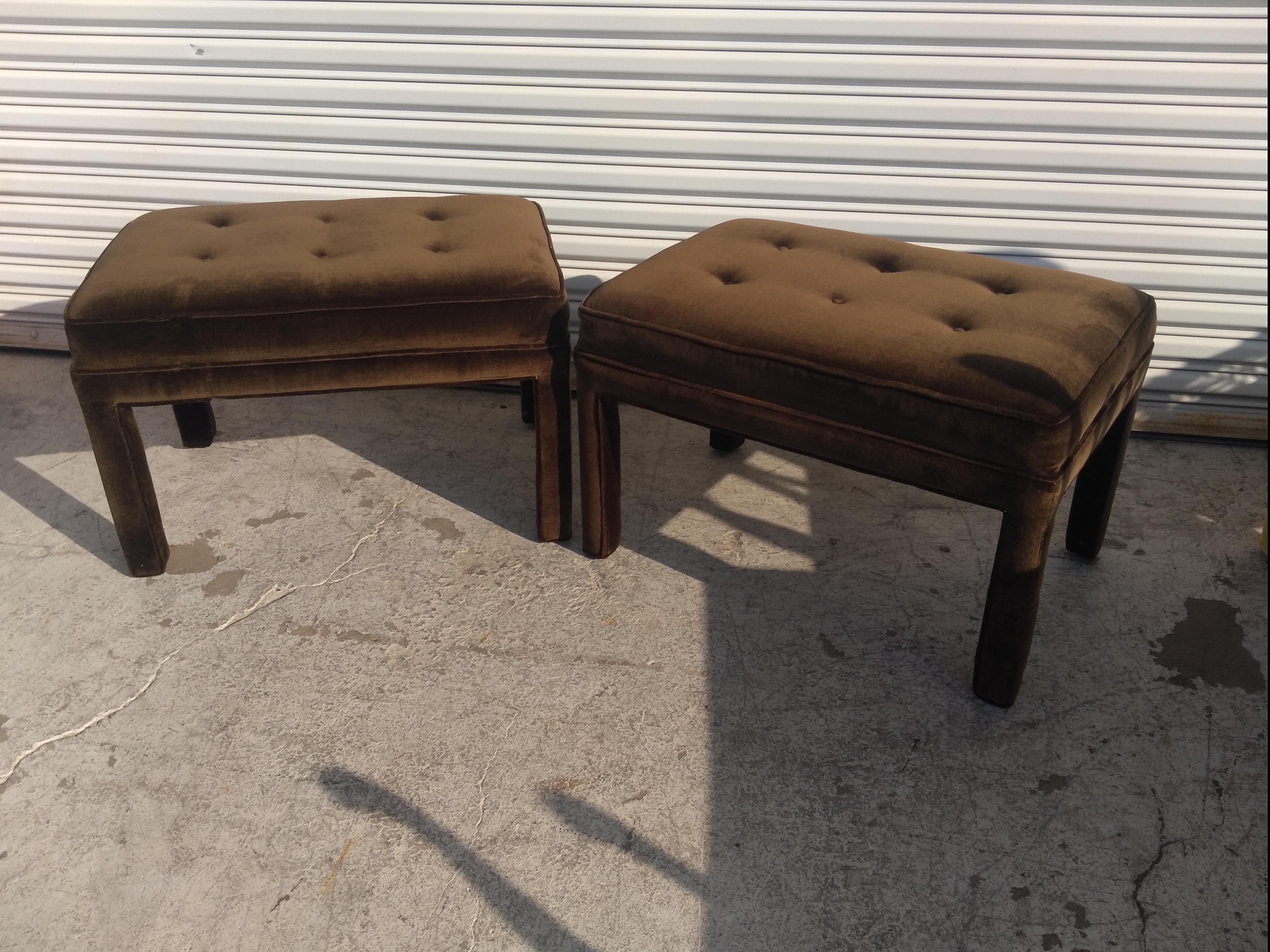 Tappezzeria Coppia di pouf in velluto marrone in stile Parsons in vendita