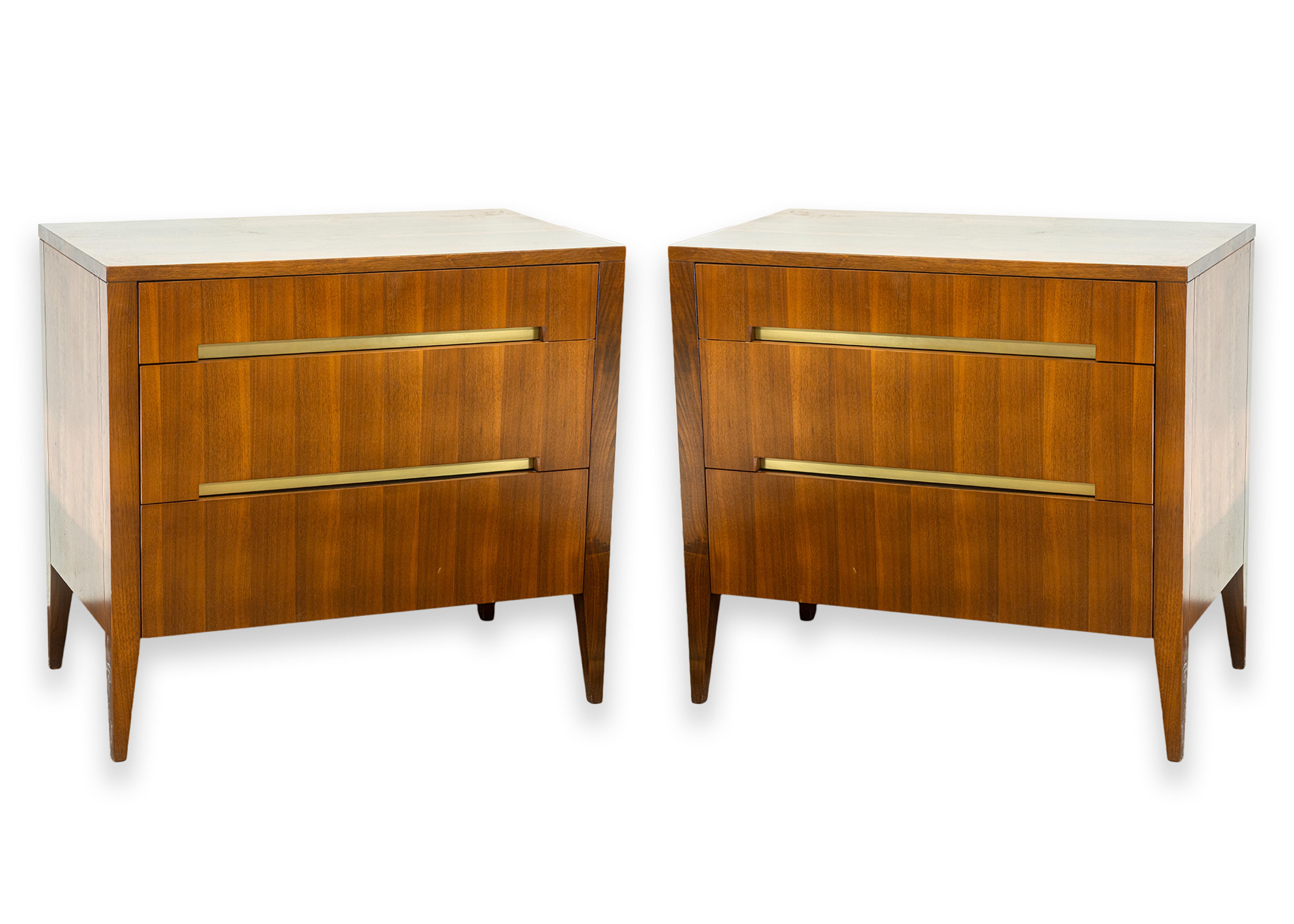 Paar Brownstone Modern Transitional Style Nachttische aus Holz im Angebot 1