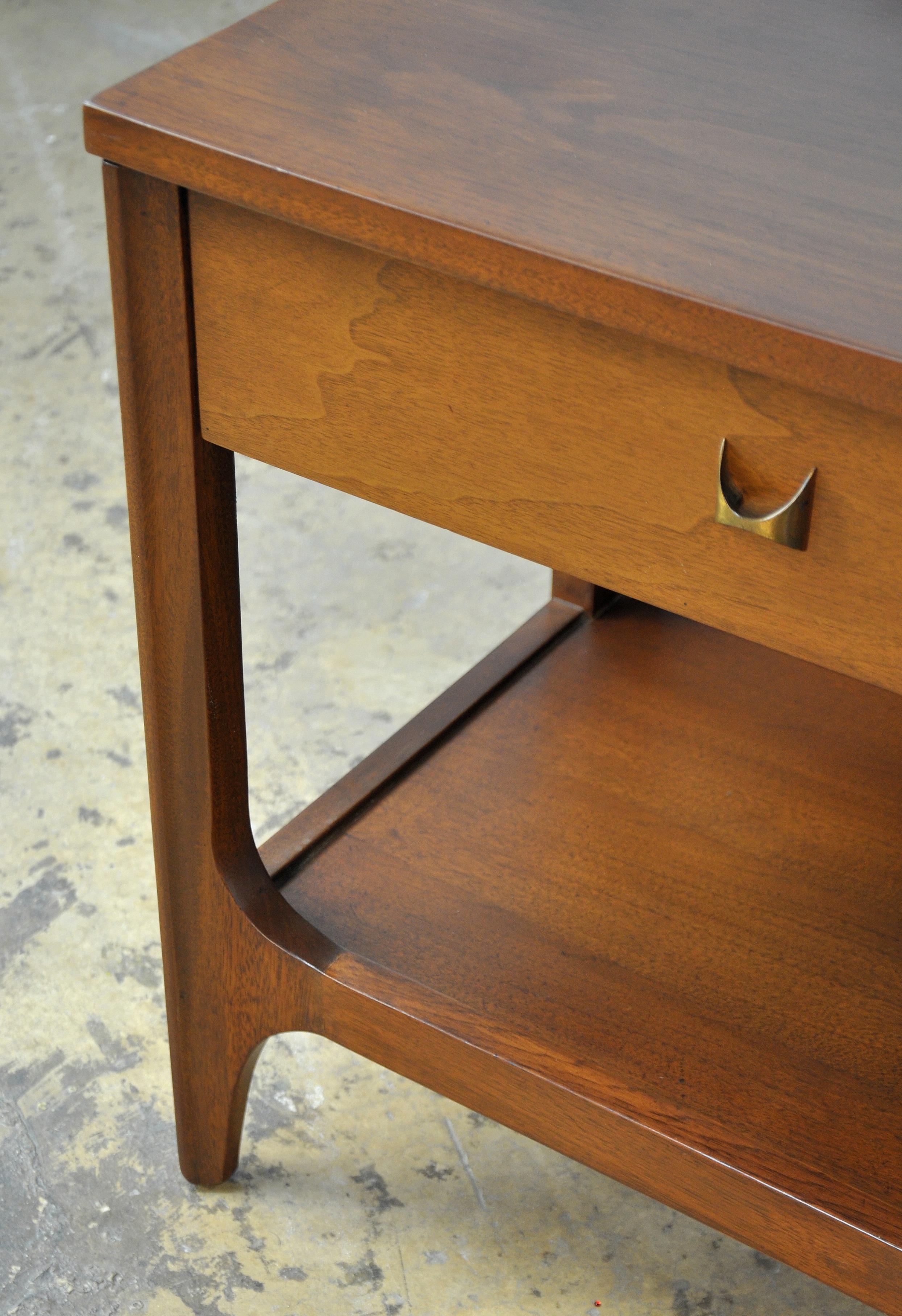 Pair of Broyhill Brasilia Nightstands or Side Tables In Excellent Condition In Miami, FL