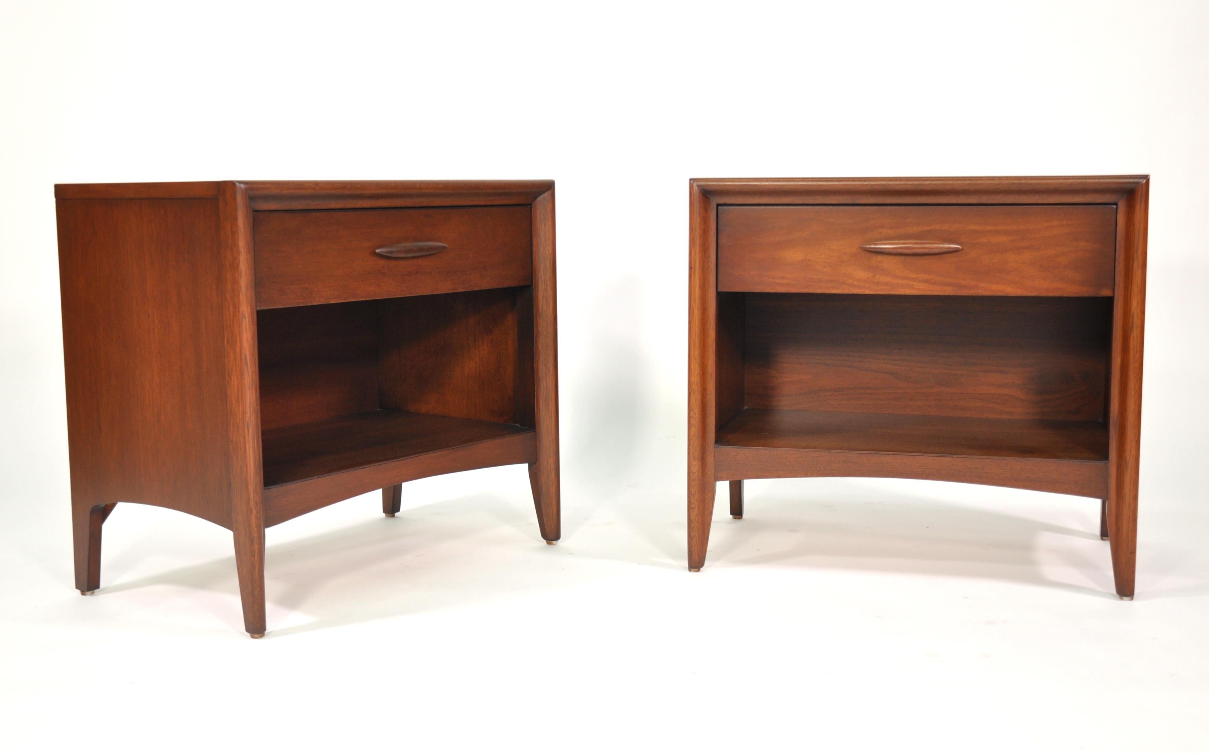 Mid-20th Century Pair of Broyhill Emphasis Nightstands or Side Tables