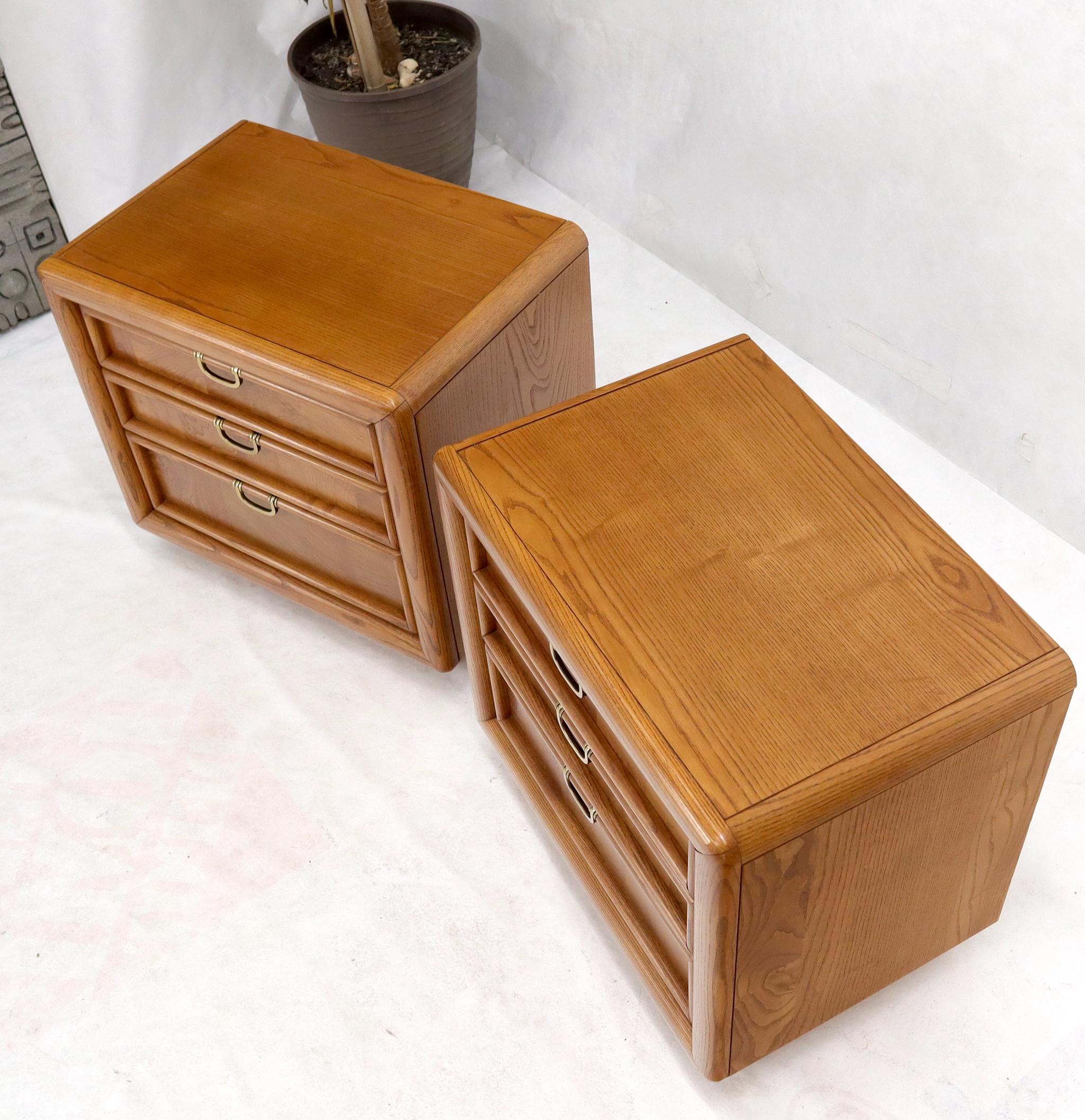 American Pair of Broyhill Three Drawer Nightstands End Side Tables For Sale