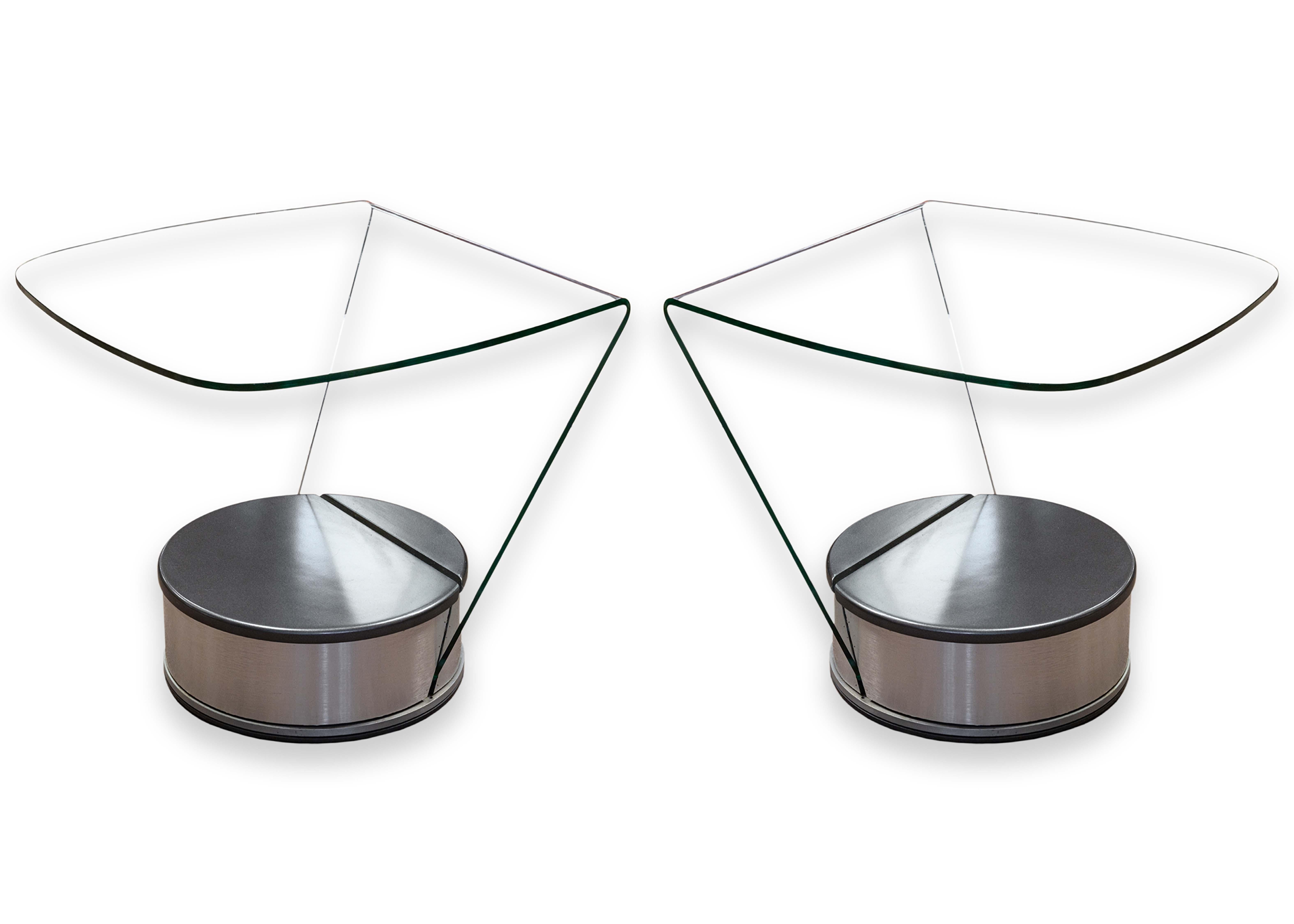 Américain Pair of Brueton Style Curved Glass and Brushed Chrome Swivel End Side Tables en vente