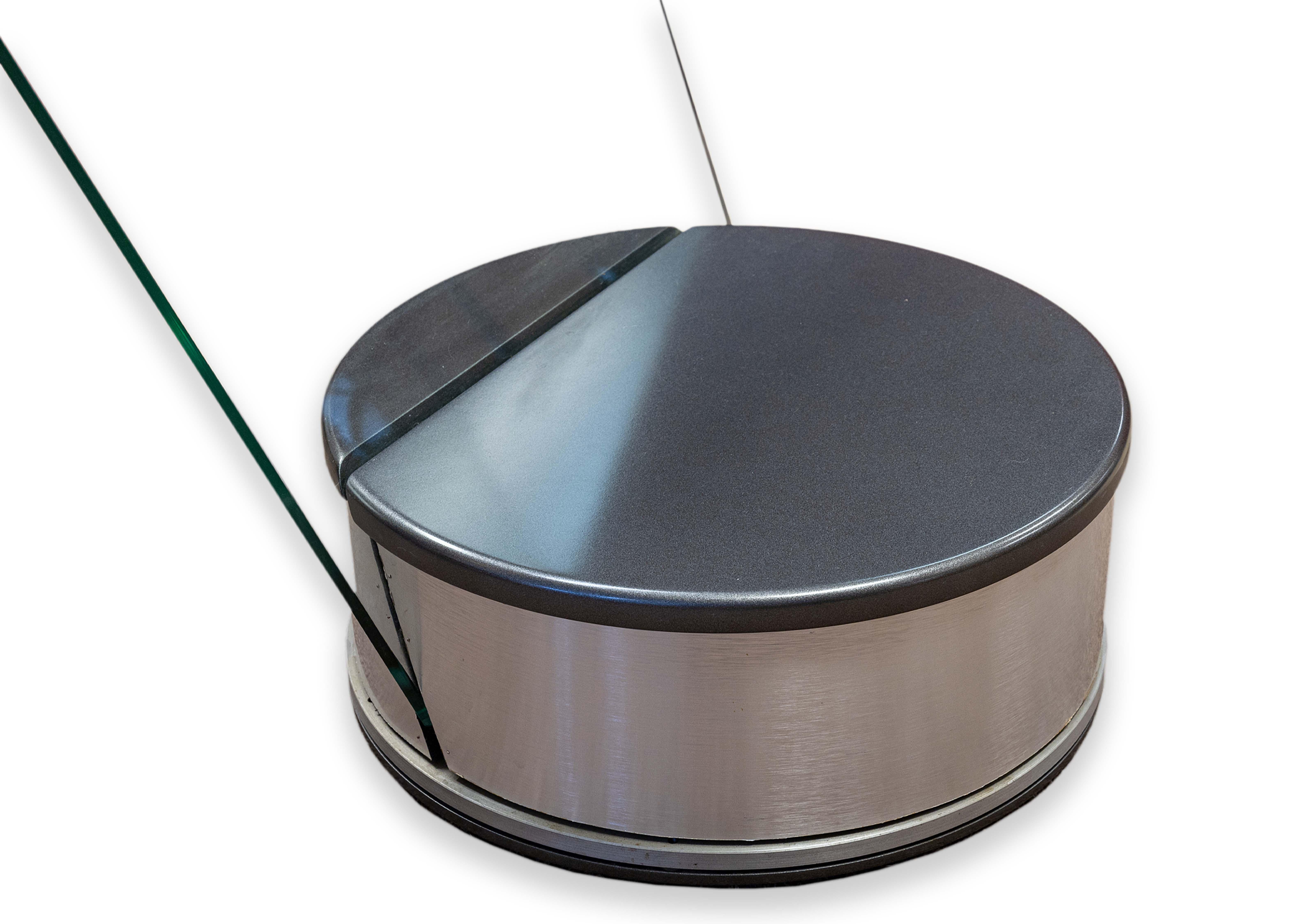 Métal Pair of Brueton Style Curved Glass and Brushed Chrome Swivel End Side Tables en vente