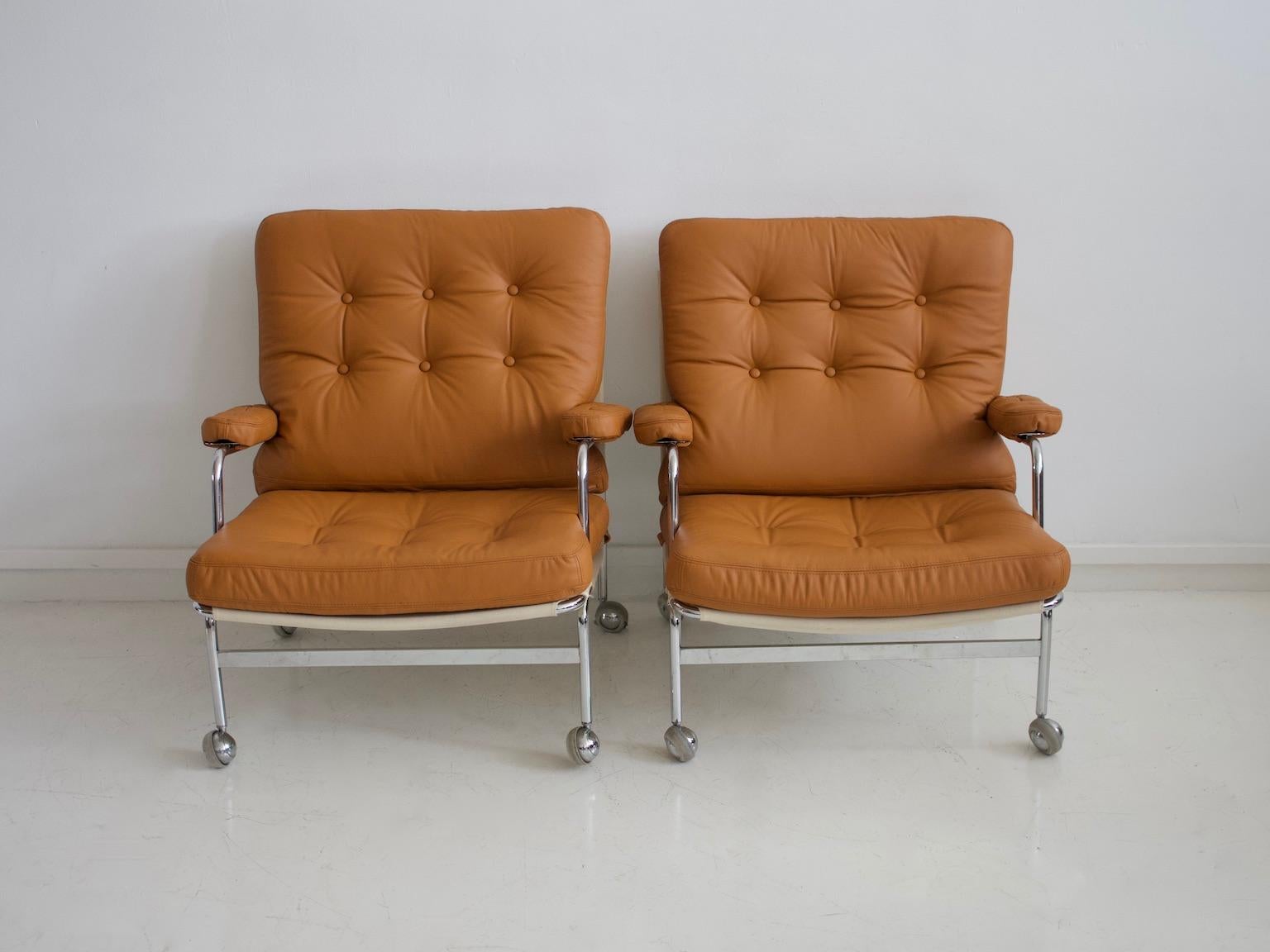 Scandinavian Modern Pair of Bruno Mathsson Brown Leather Karin Lounge Chairs