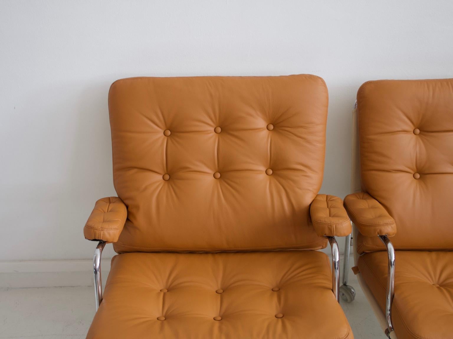 Pair of Bruno Mathsson Brown Leather Karin Lounge Chairs In Good Condition In Madrid, ES