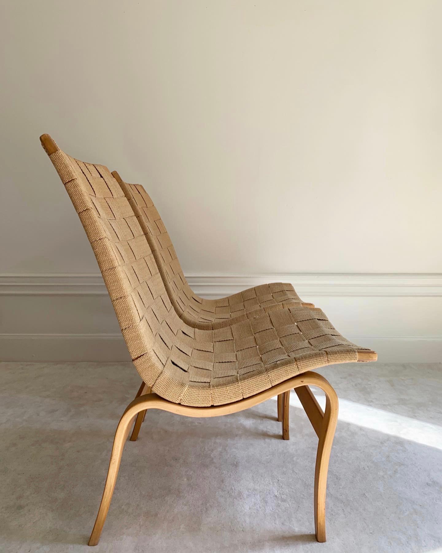 Excellent pair of 1960s matching easychair by Bruno Mathsson in good condition with minimal signs of use. Produced and signed by Karl Mathsson in Värnamo, Sweden.