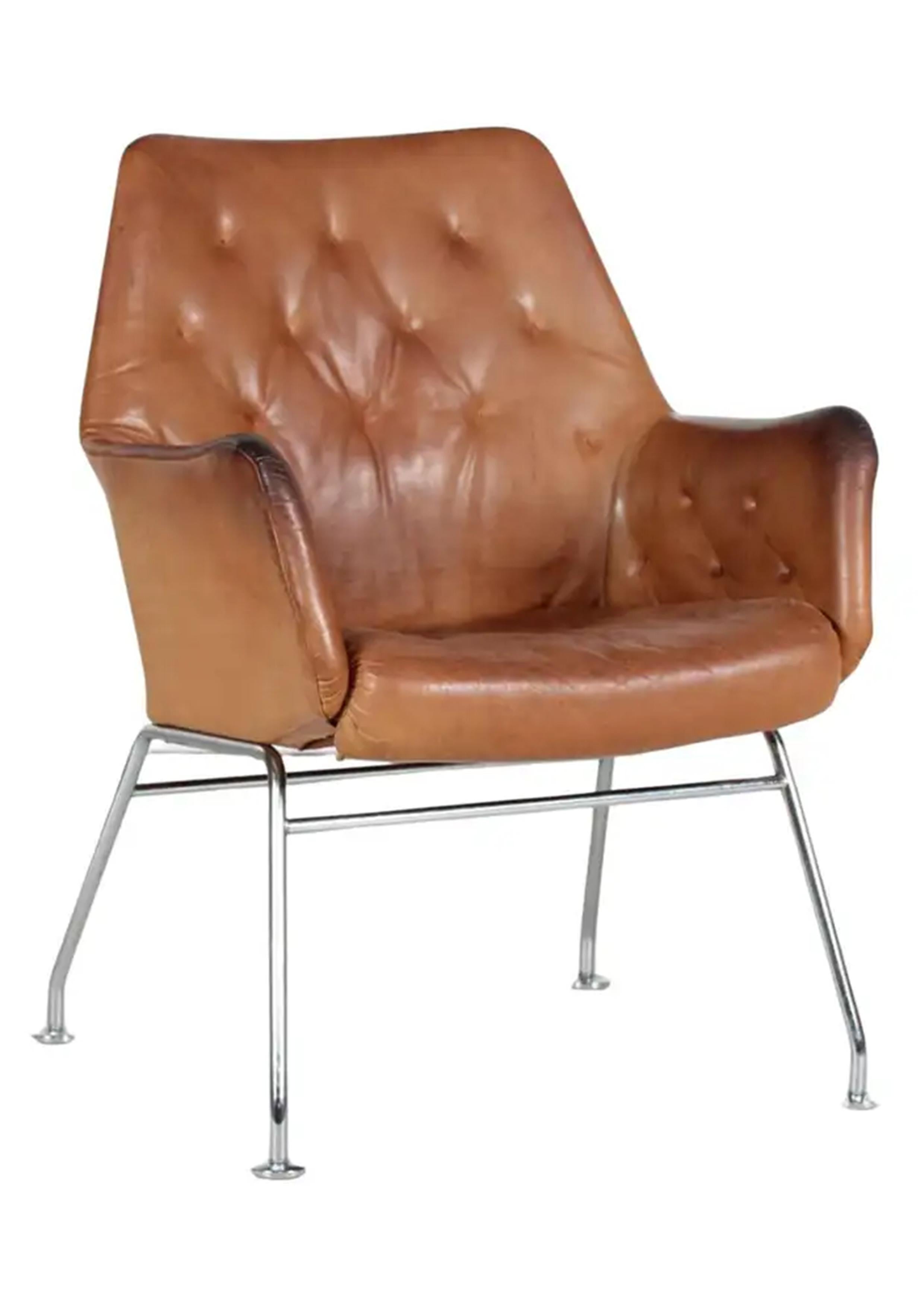 Ein Paar Bruno Mathsson für DUX Mirja Tan Leder Easy Lounge Sessel Made in Sweden Mid Century Modern

Die Stühle haben ein Gestell aus verchromtem Stahl und eine gepolsterte Polsterung aus hellbraunem Leder.

Sie haben das DUX-Emblem an der