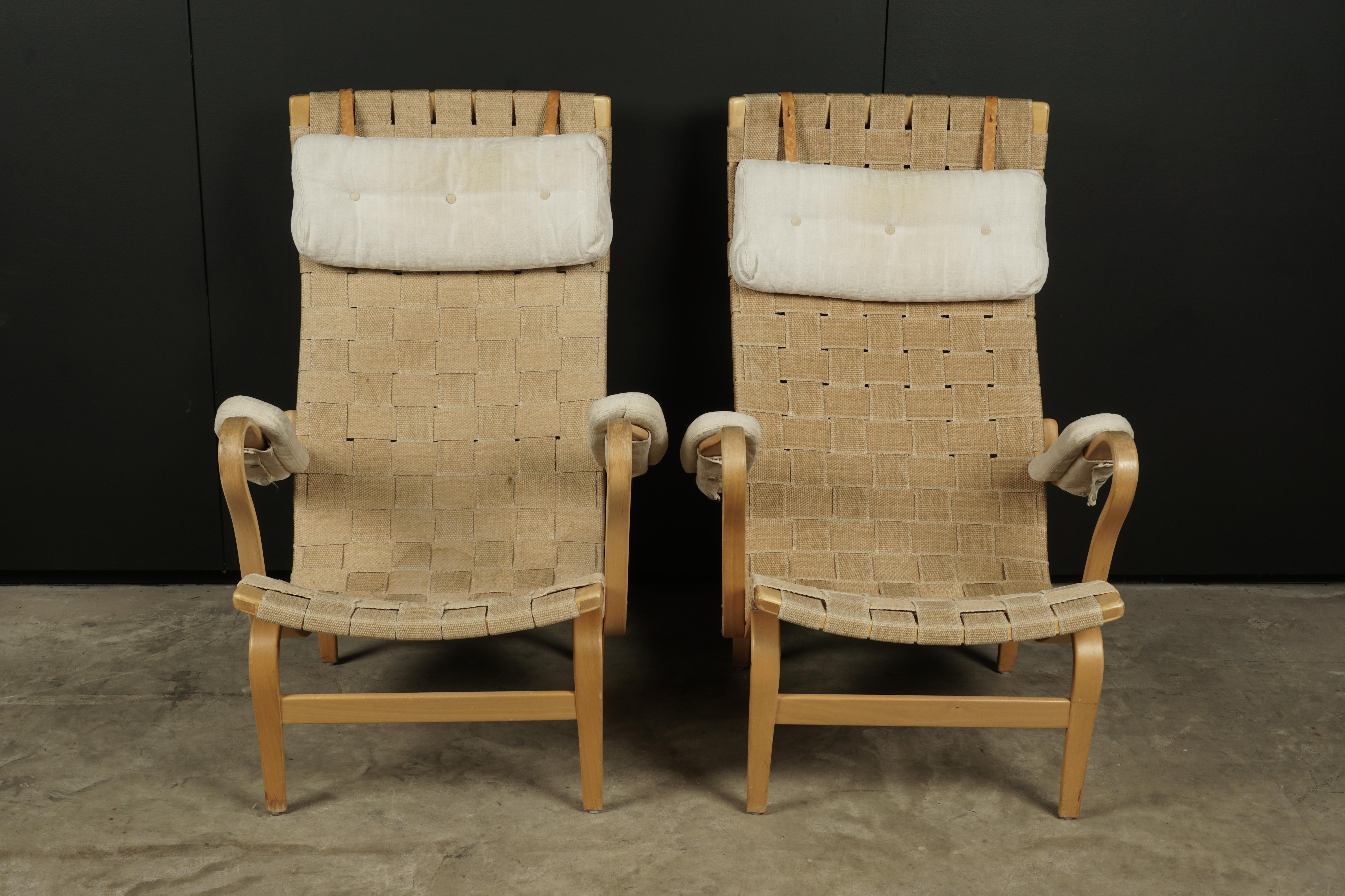 Vintage pair of Bruno Mathsson lounge chairs, Model Pernilla, circa 1970. Produced by Karl Mathsson AB in Värnamo, Sweden. Original canvas head and arm rests.