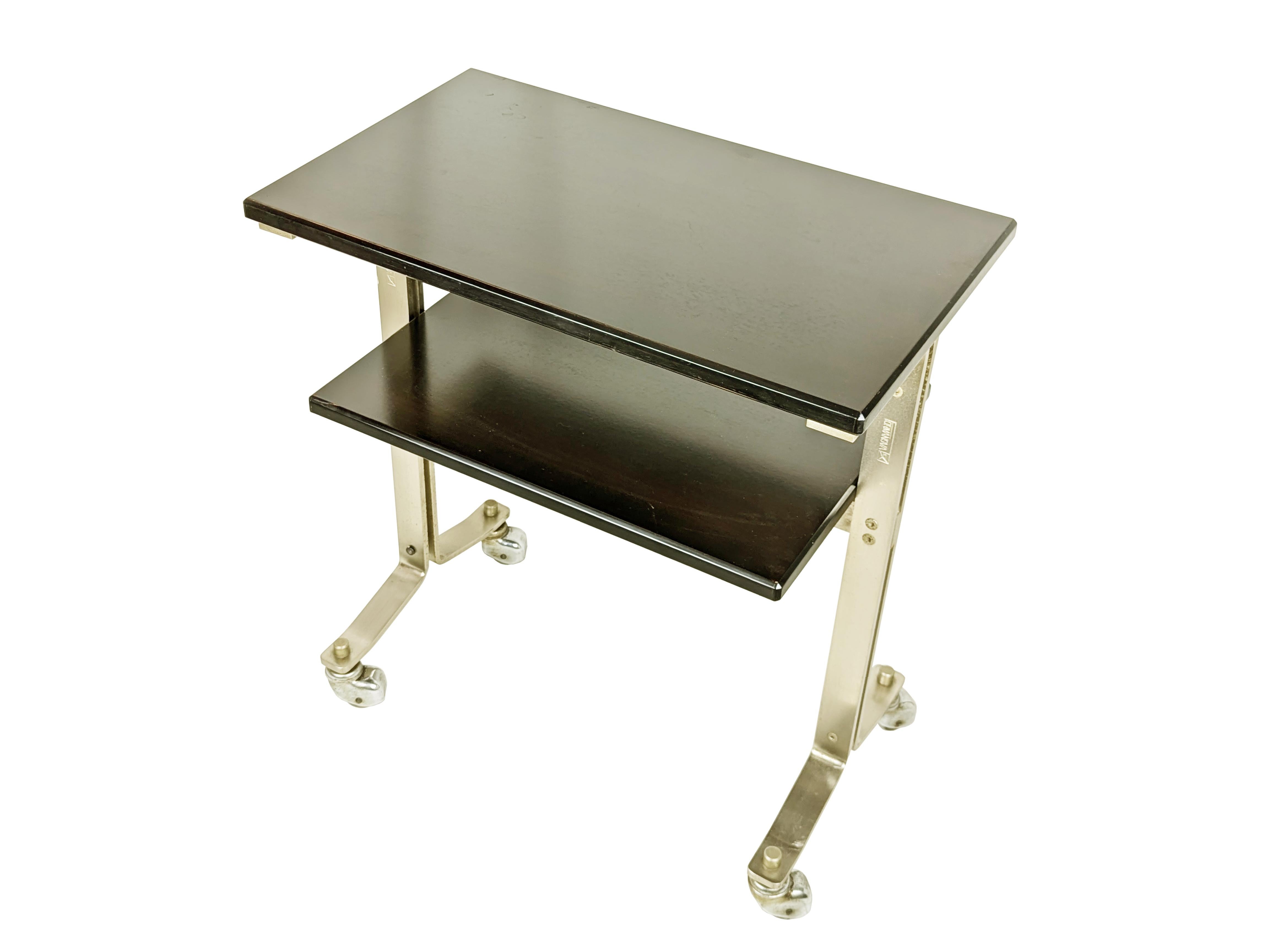 Paire de tables de chevet Formanova des années 1960 en acier brossé et bois teinté en vente 2