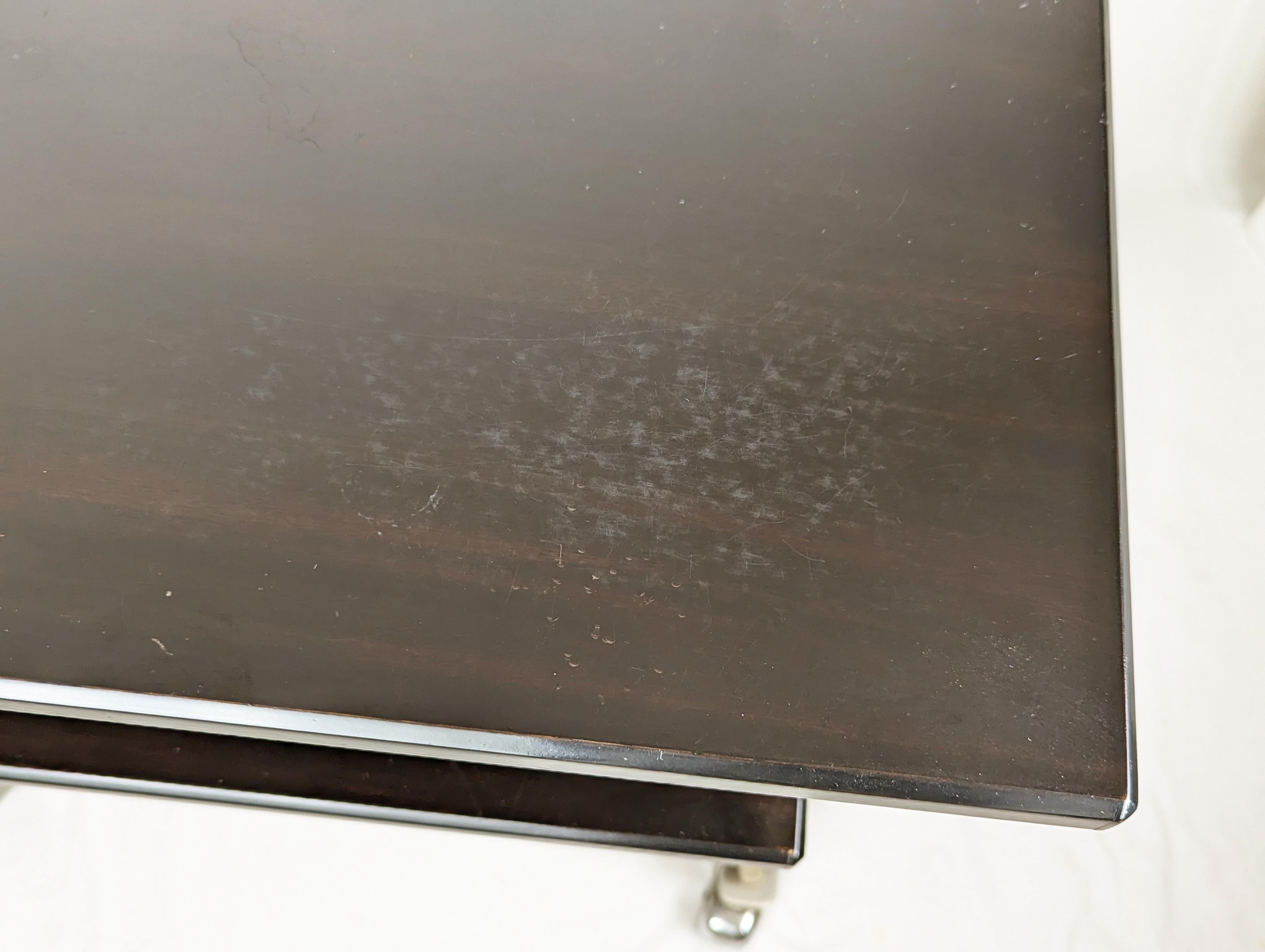 Paire de tables de chevet Formanova des années 1960 en acier brossé et bois teinté en vente 3