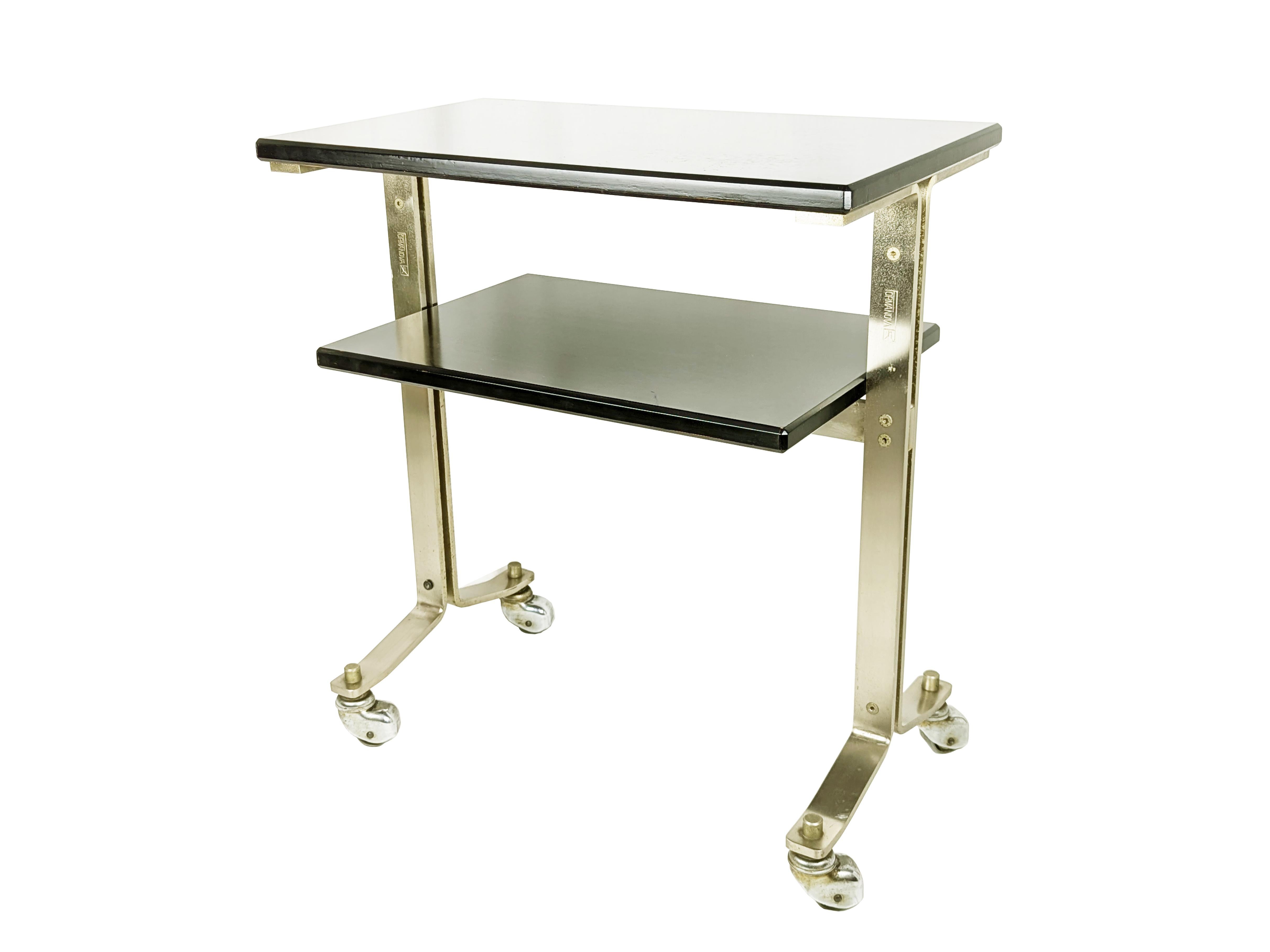 Paire de tables de chevet Formanova des années 1960 en acier brossé et bois teinté en vente 5