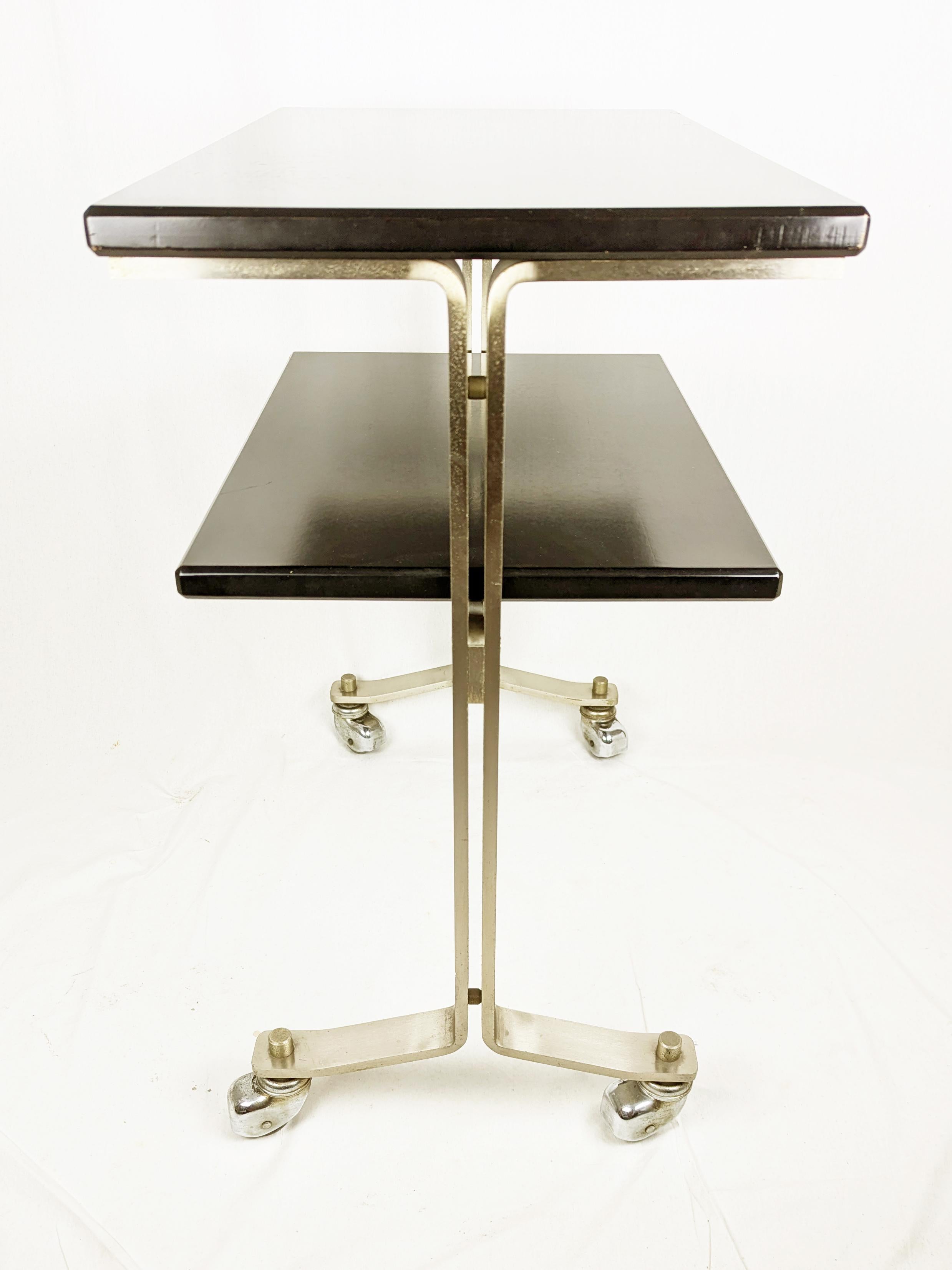 Mid-Century Modern Paire de tables de chevet Formanova des années 1960 en acier brossé et bois teinté en vente