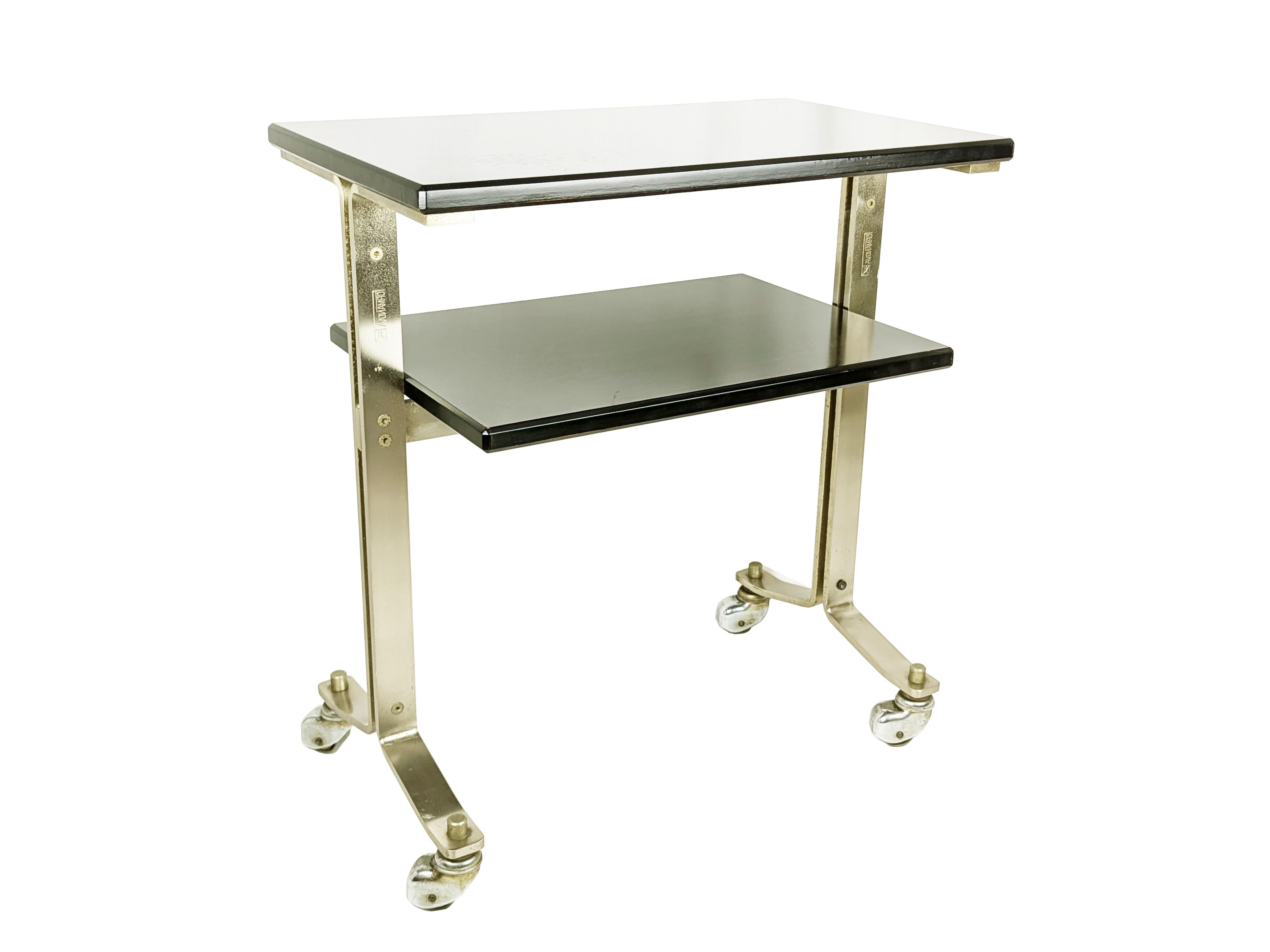 Brossé Paire de tables de chevet Formanova des années 1960 en acier brossé et bois teinté en vente