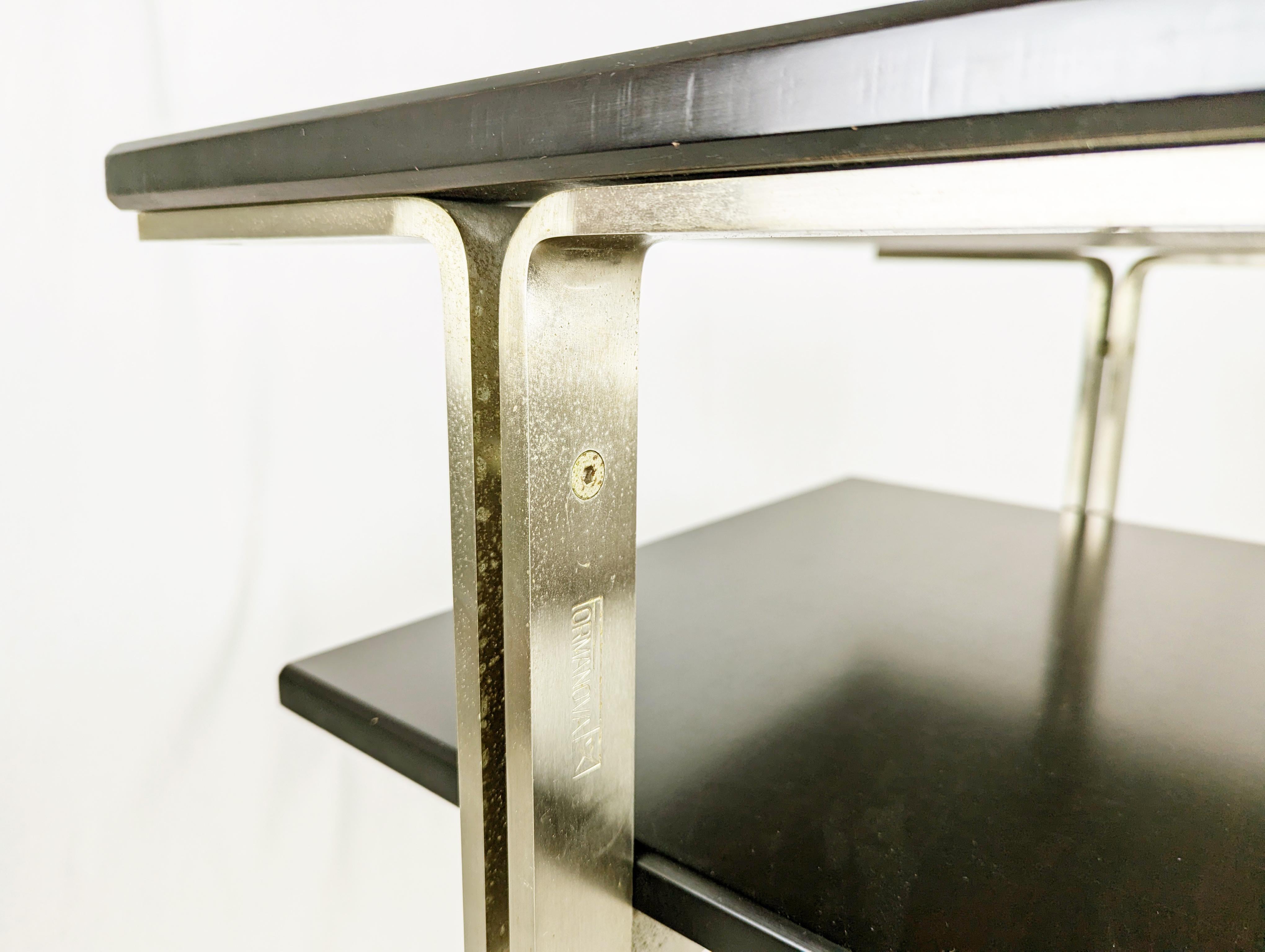 Paire de tables de chevet Formanova des années 1960 en acier brossé et bois teinté Bon état - En vente à Varese, Lombardia