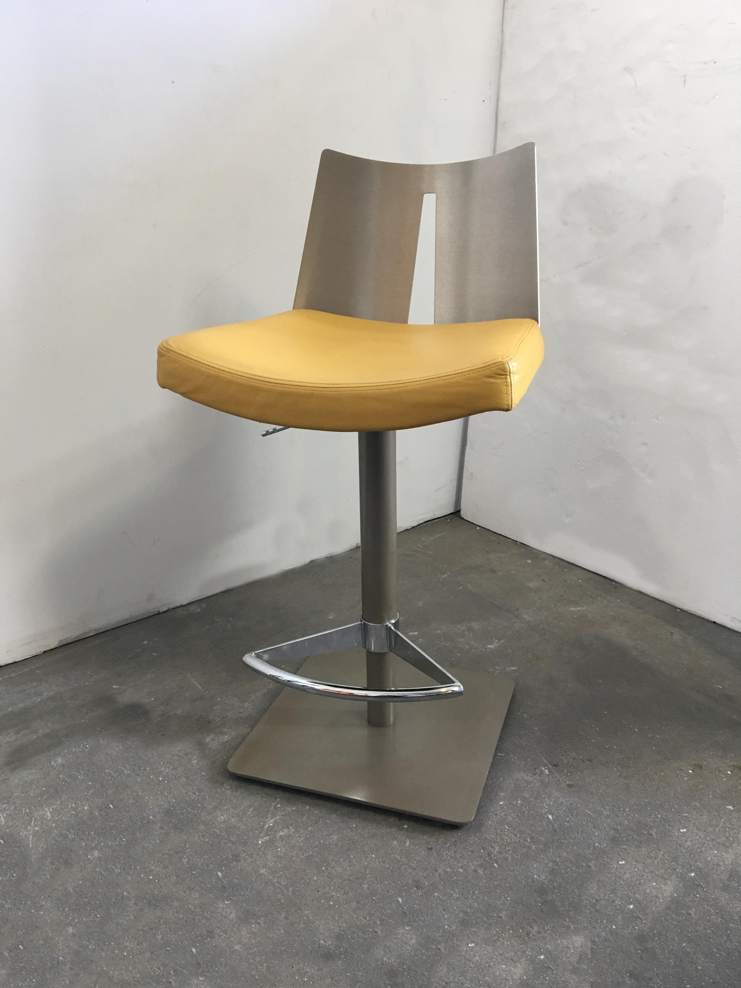Pair of Brushed Steel Swivel and Adjustable Barstools or Countertop stools In Good Condition In Pasadena, CA