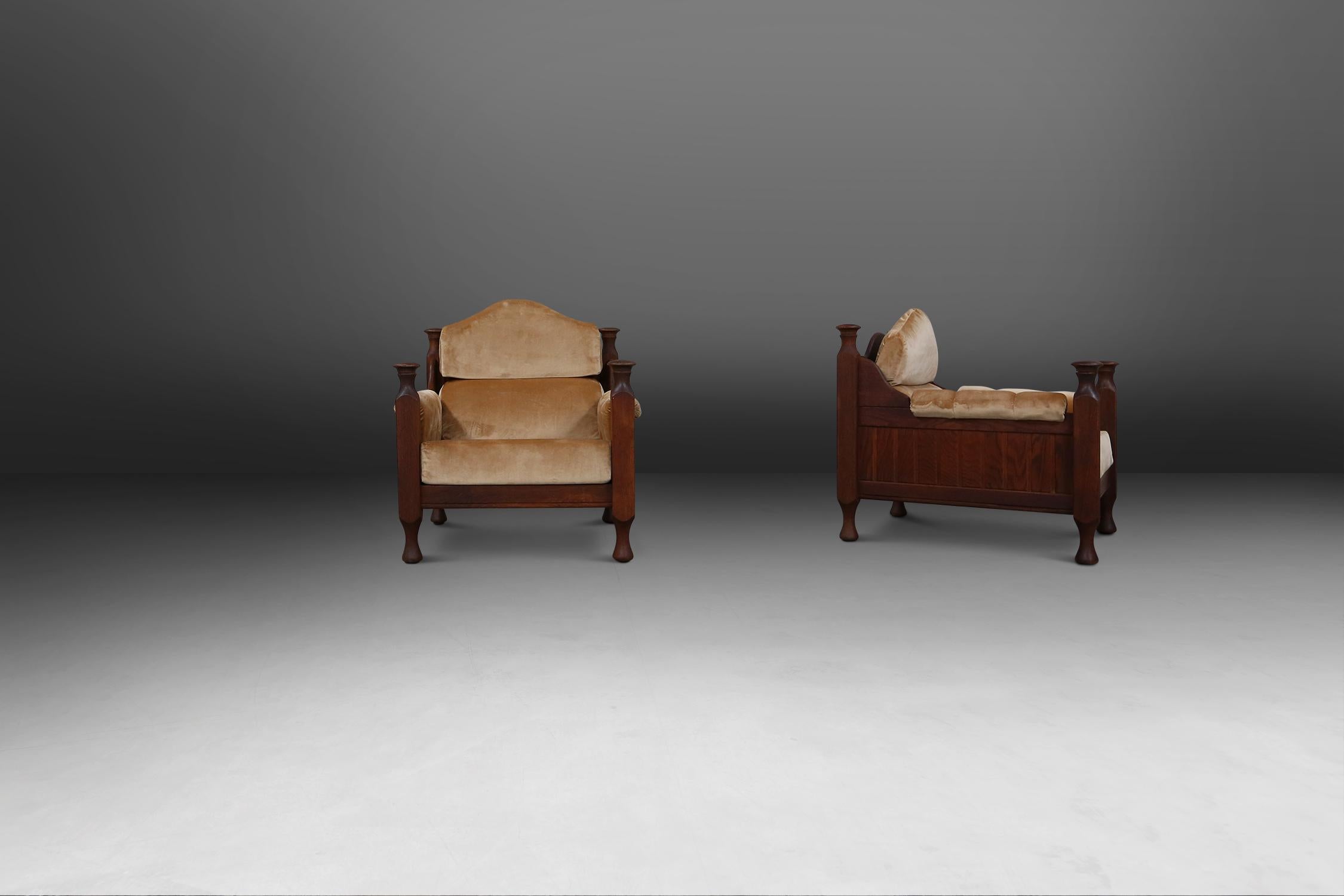 Pair of solid oak brutalist armchairs with beige velvet cushions.
These chairs have a robust look with some nice details in the legs and side of the chairs.