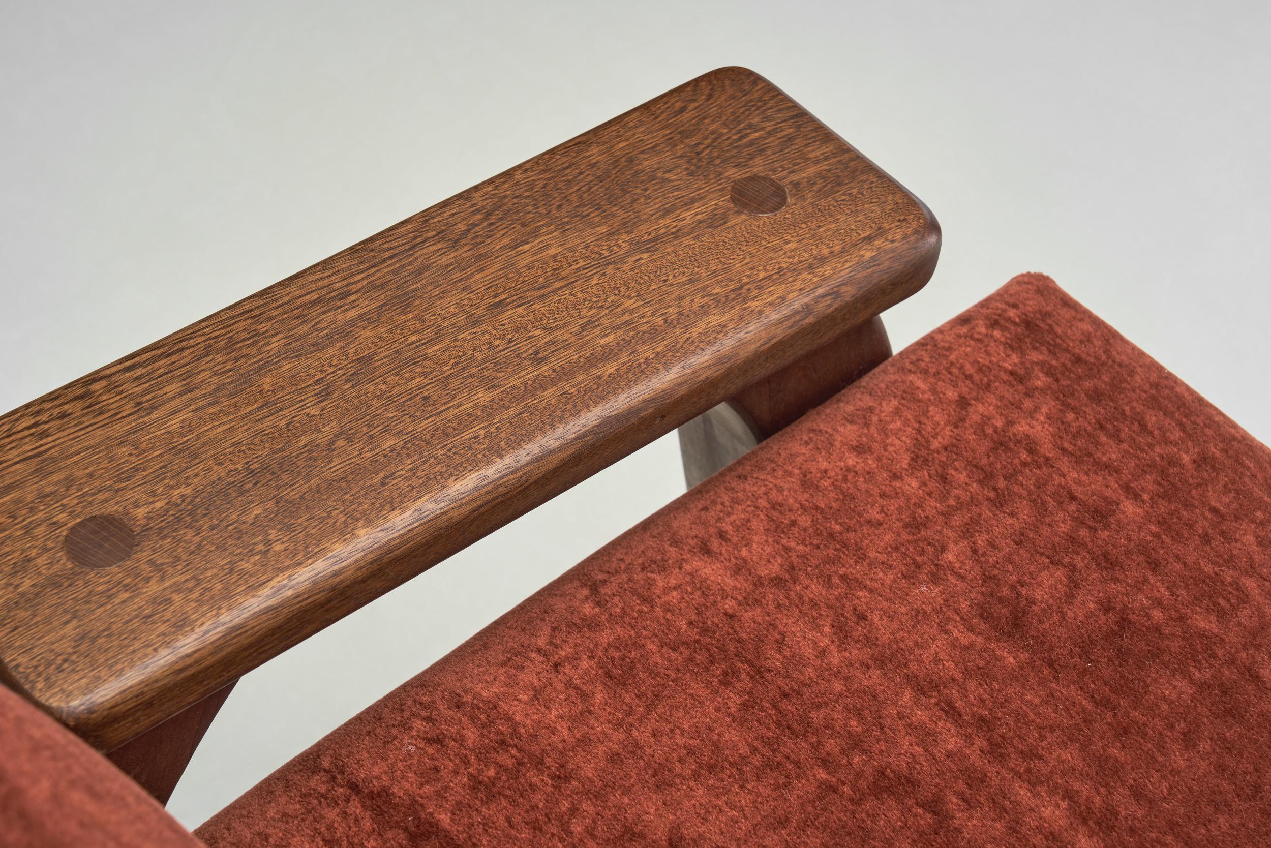Pareja de Sillones Brutalistas Tapizados en Mohair Rojo, Francia Años 60 en venta 8