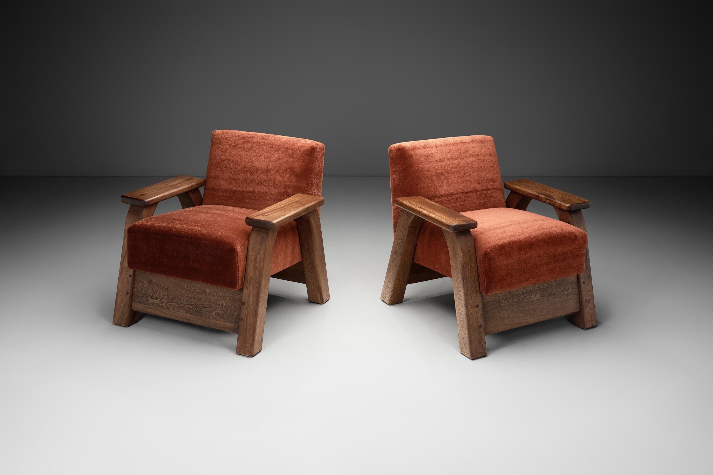 Pareja de Sillones Brutalistas Tapizados en Mohair Rojo, Francia Años 60 Moderno de mediados de siglo en venta