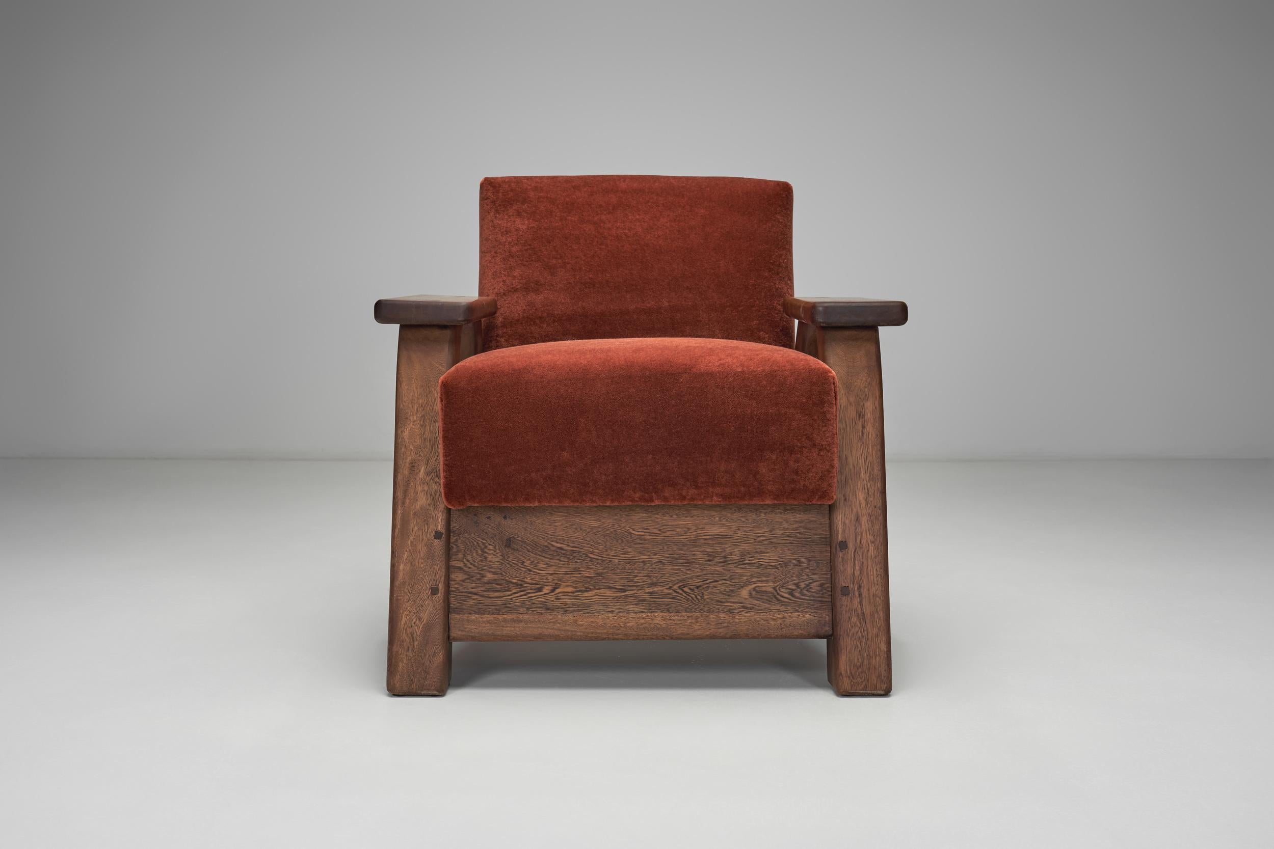 Pareja de Sillones Brutalistas Tapizados en Mohair Rojo, Francia Años 60 en venta 1