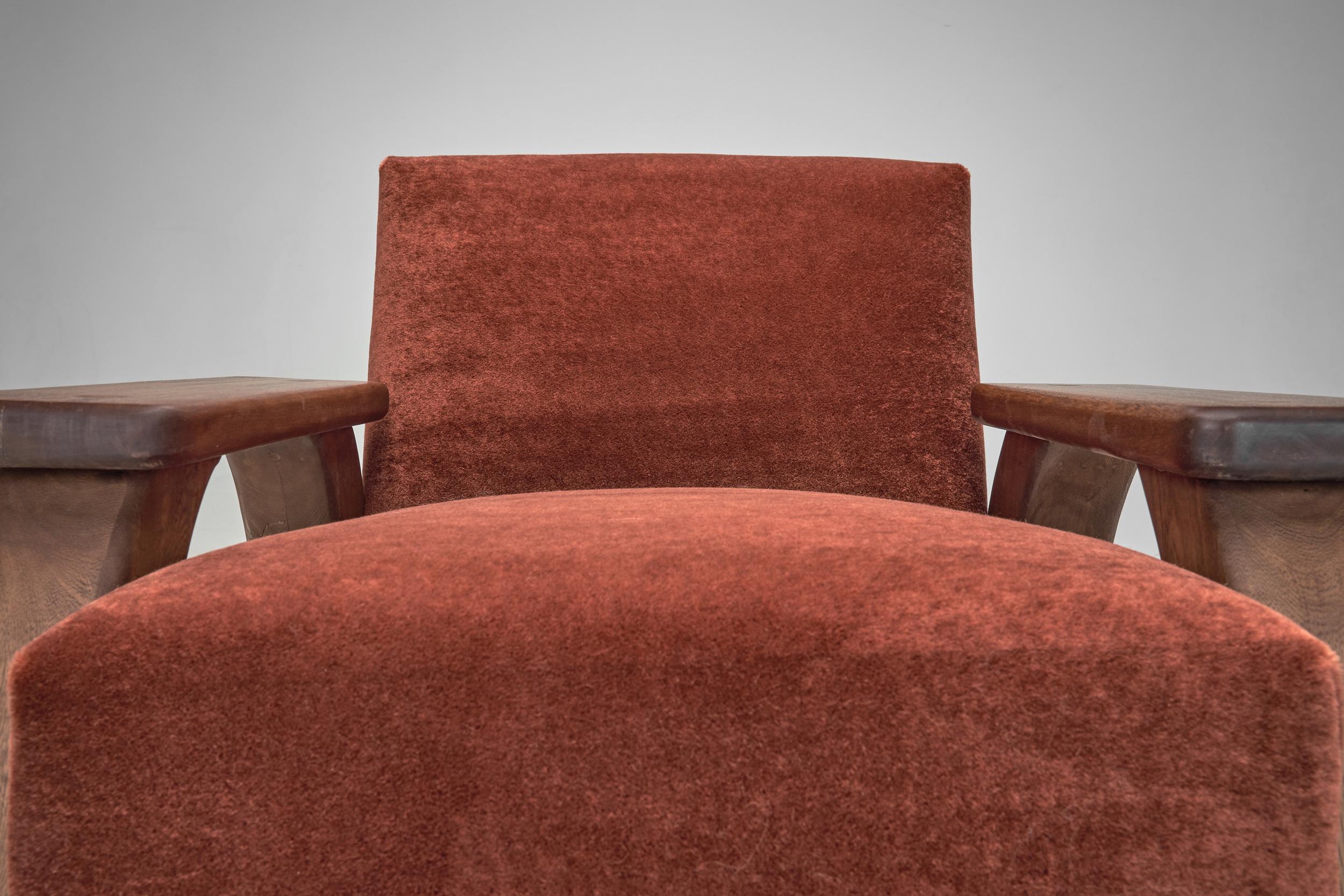 Pareja de Sillones Brutalistas Tapizados en Mohair Rojo, Francia Años 60 en venta 2