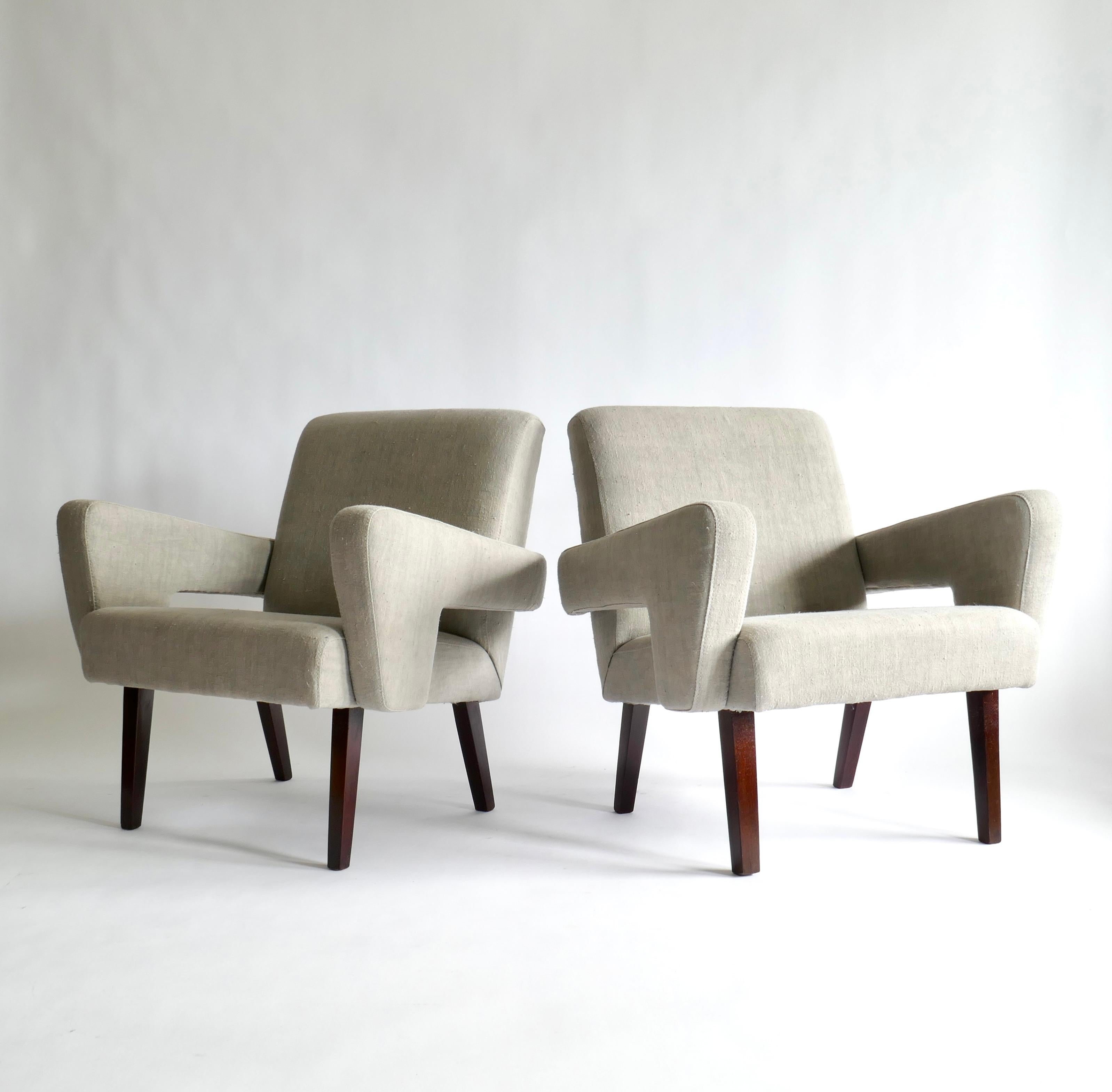 Brutalism is a style with an emphasis on materials, textures and construction, producing highly expressive forms as in this pair of armchairs with square defined shapes. Upholstered in a beautiful light grey vintage French linen that easily blends