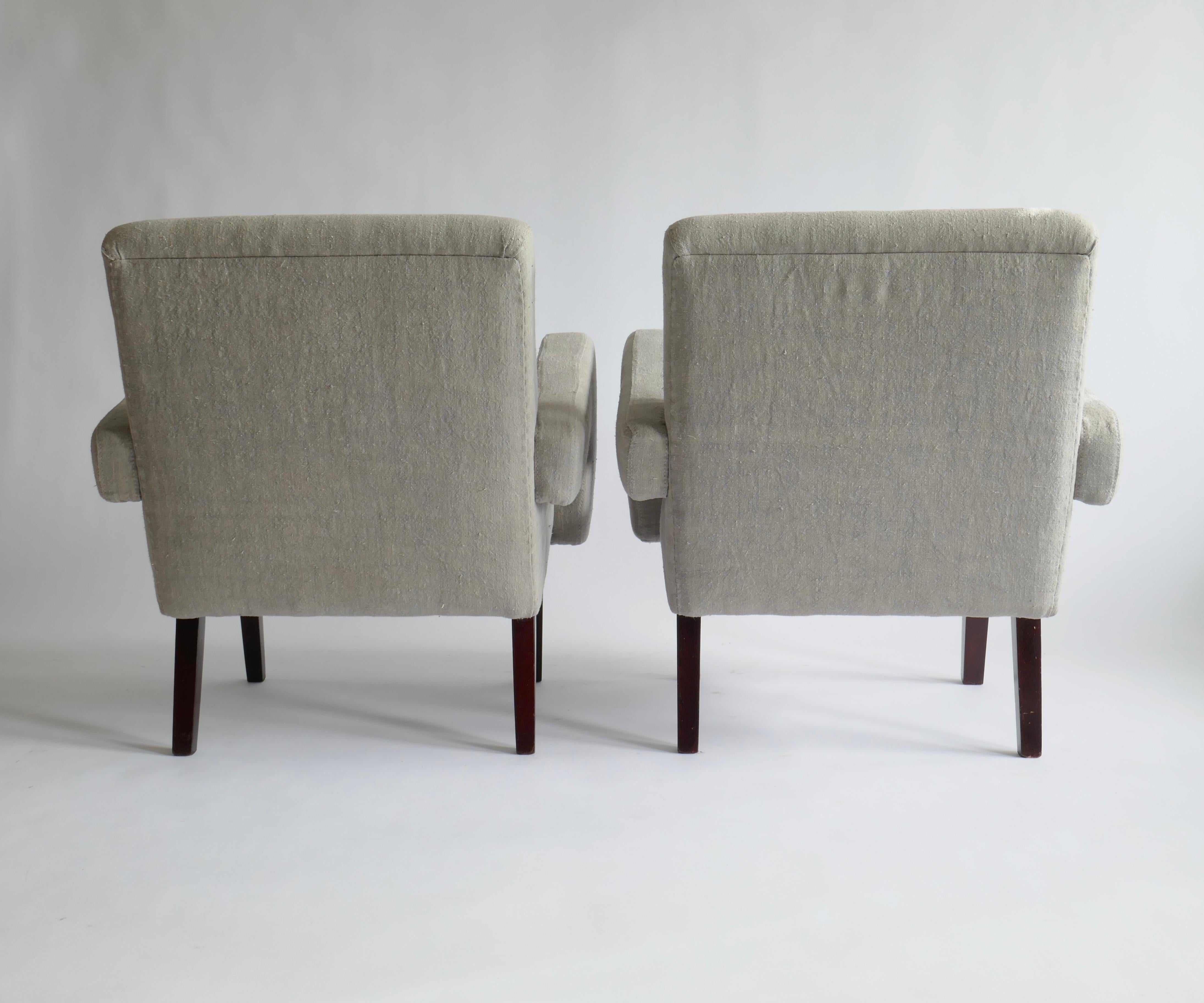 Pair of Brutalist Armchairs Upholstered in Vintage French Light Grey Linen 1970s For Sale 1