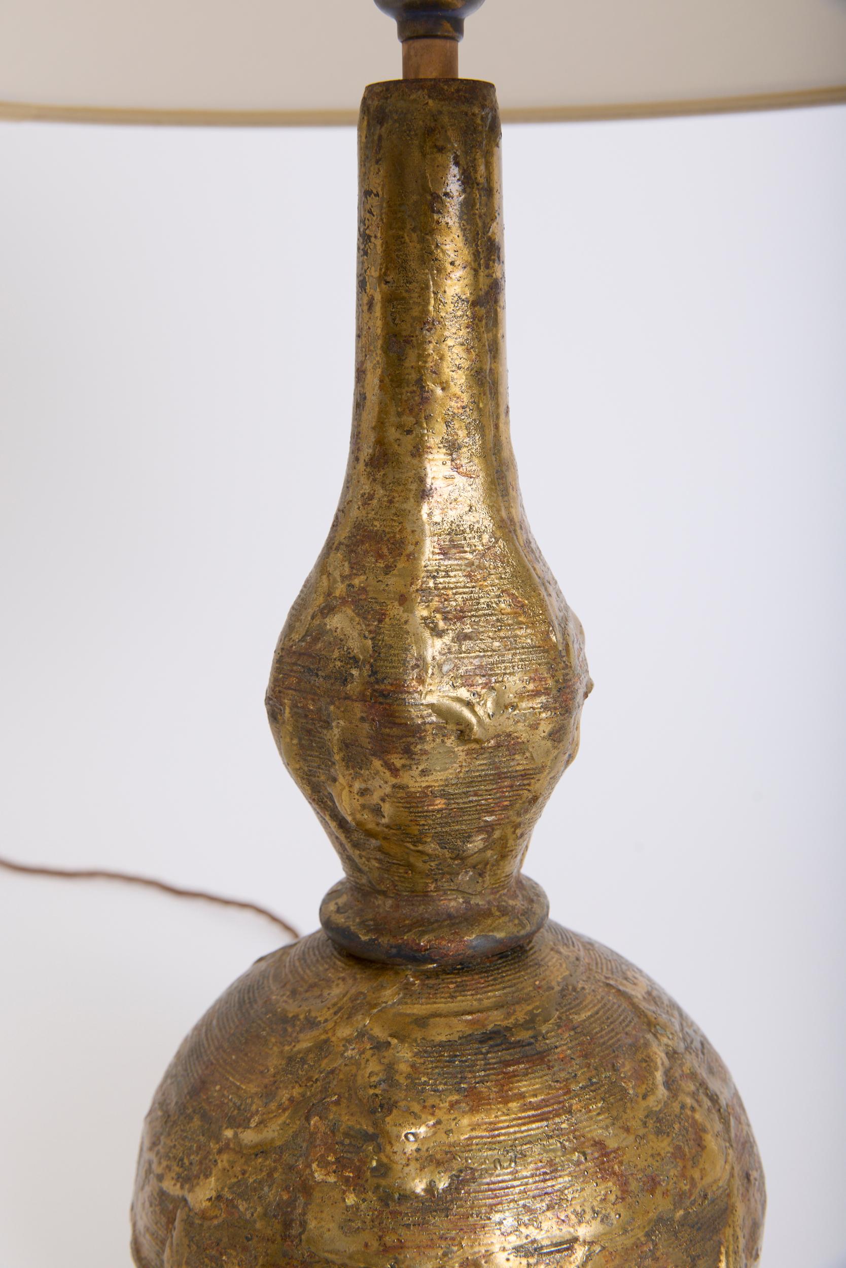 Brutalisme Paire de lampes de table en laiton brutaliste de Max Bré en vente