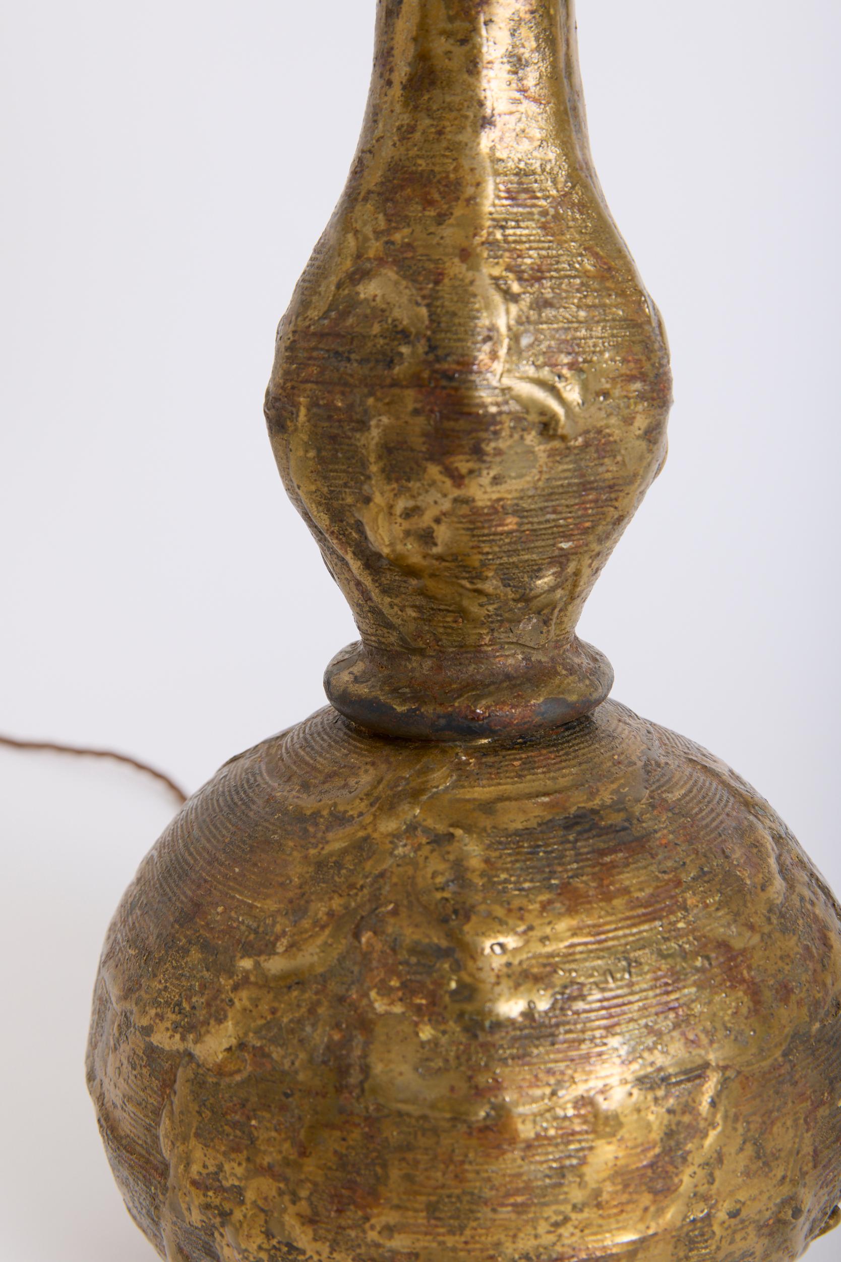 Français Paire de lampes de table en laiton brutaliste de Max Bré en vente