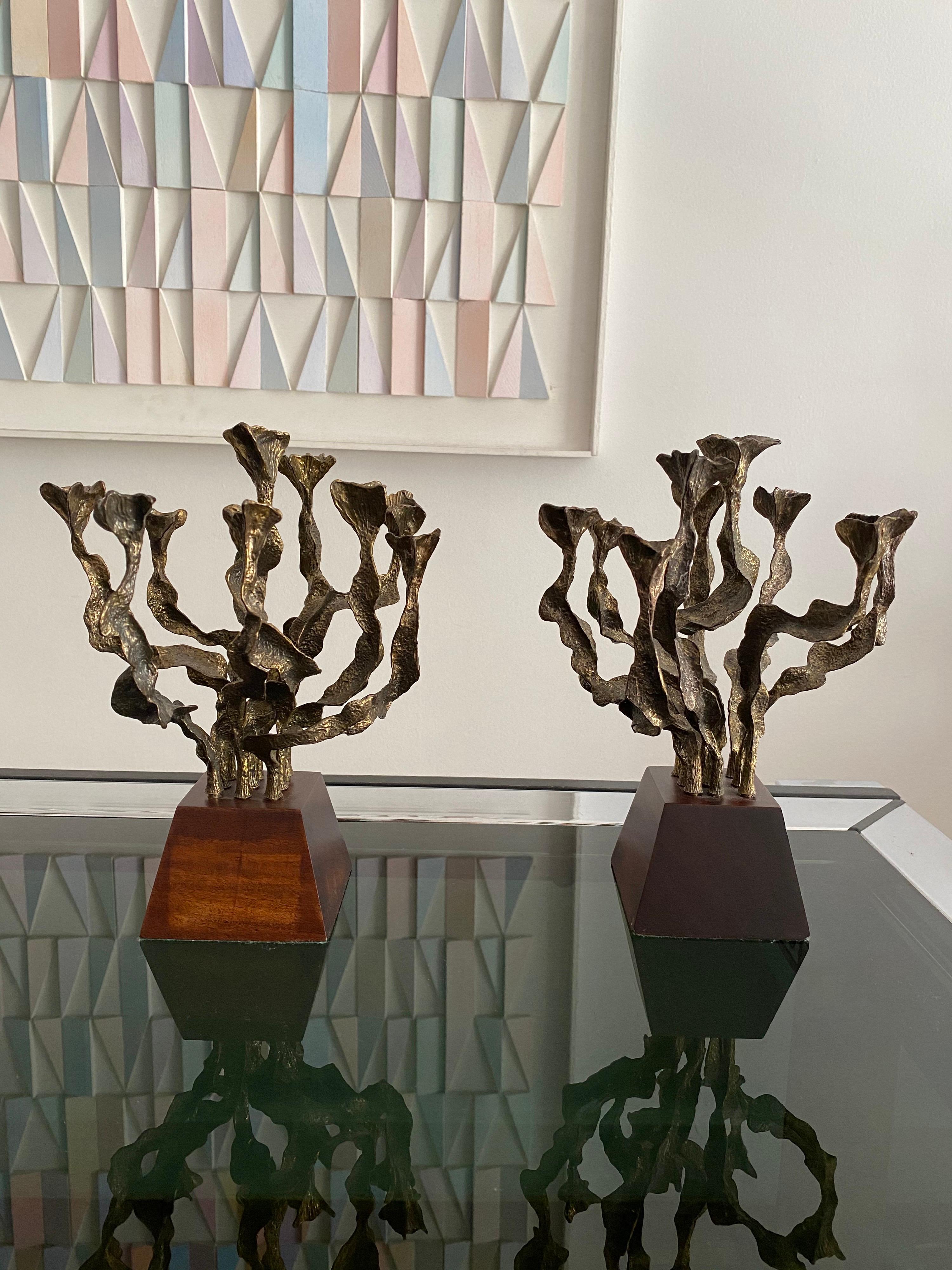 Pair of Brutalist bronze candlesticks with wooden base,
circa 1970
Good vintage condition.