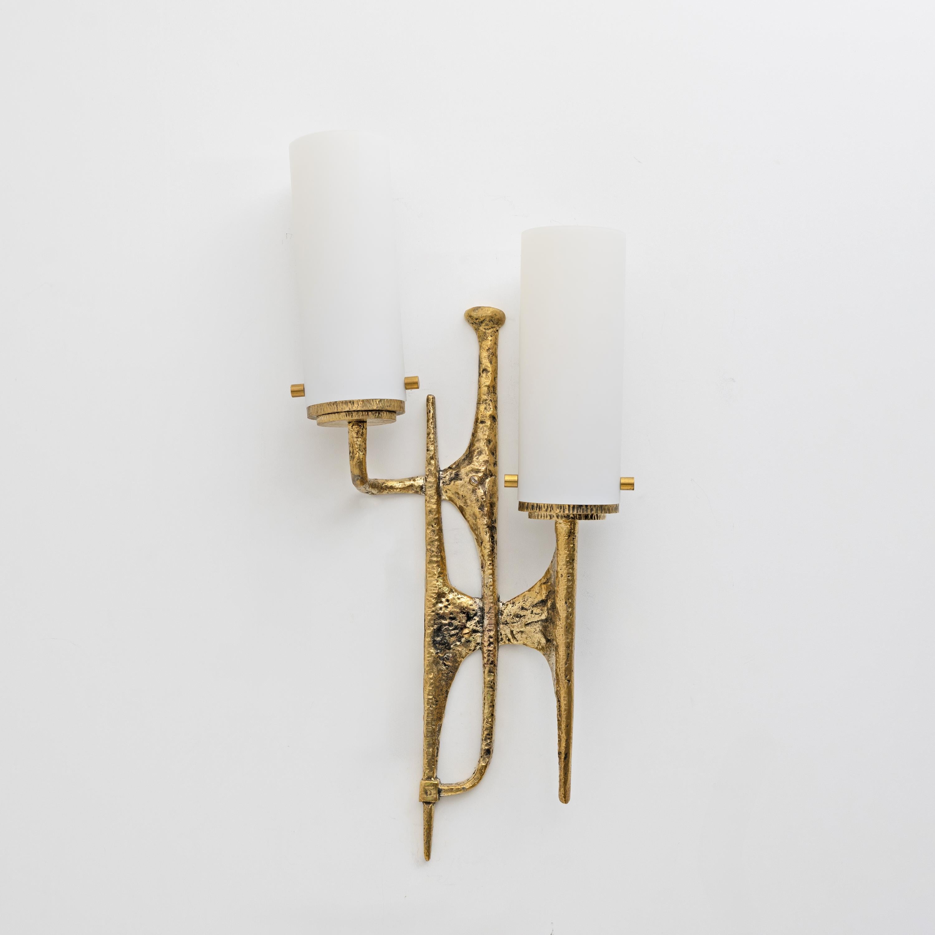 Brutalismo Pair of Brutalist Bronze Wall and Murano glass Sconces by Felix Agostini, 1990s in vendita
