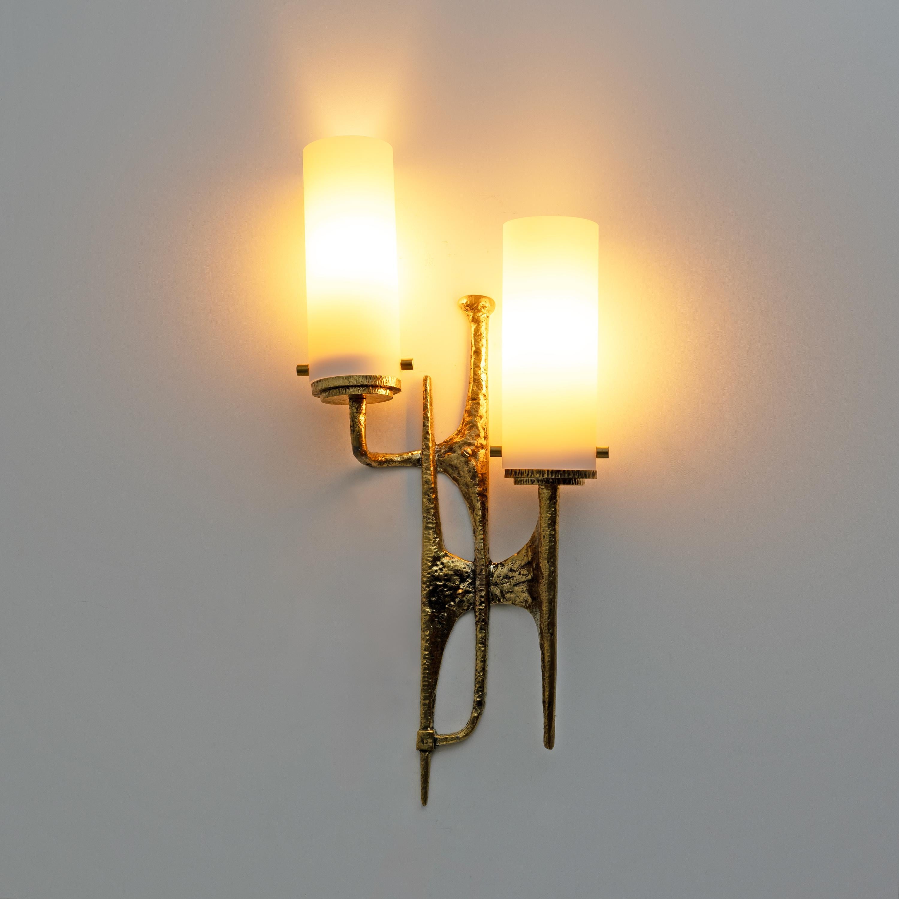 Italian Pair of Brutalist Bronze Wall and Murano glass Sconces by Felix Agostini, 1990s in vendita