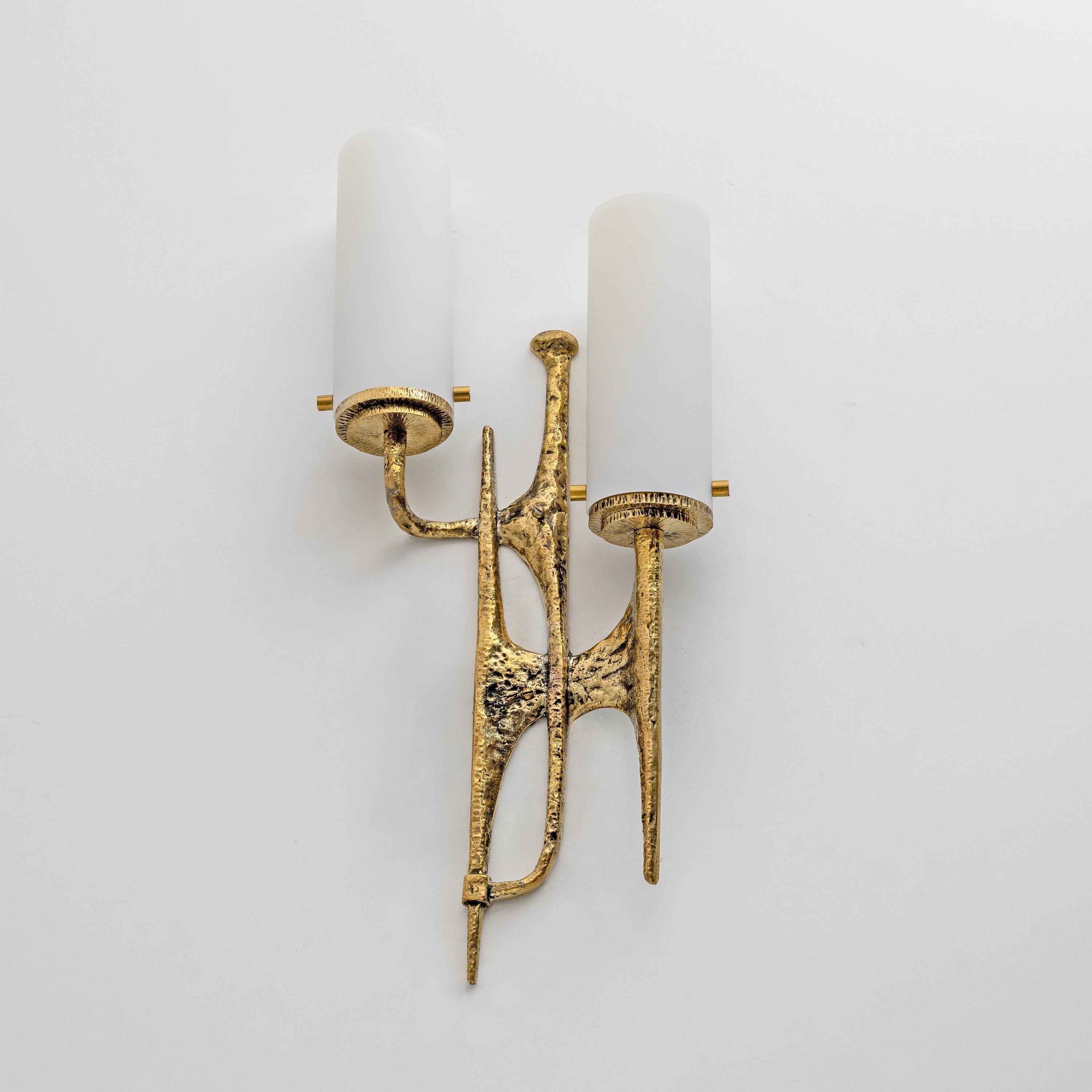 Late 20th Century Pair of Brutalist Bronze Wall and Murano glass Sconces by Felix Agostini, 1990s in vendita