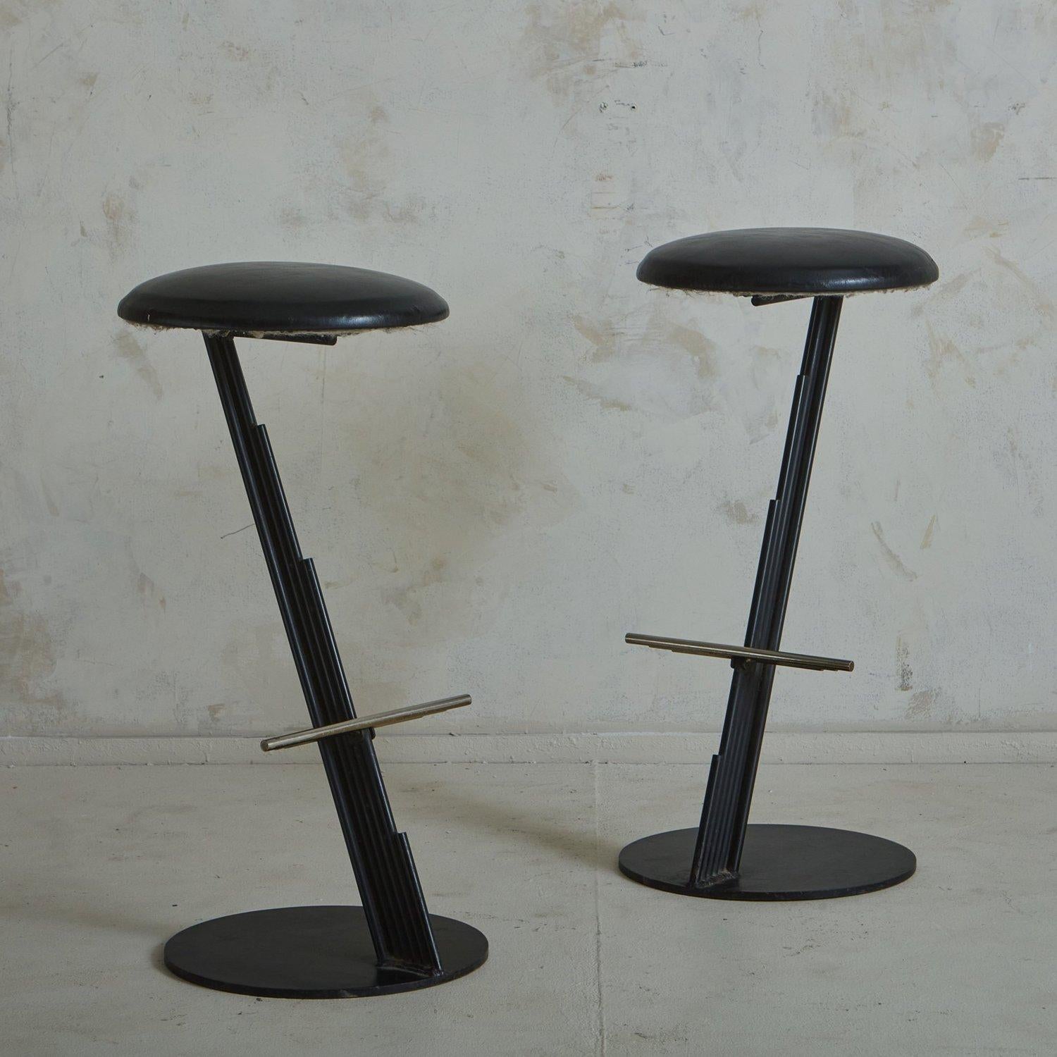 Pair of Brutalist Cantilever Stools By Curtis Jere, 1980s In Good Condition For Sale In Chicago, IL