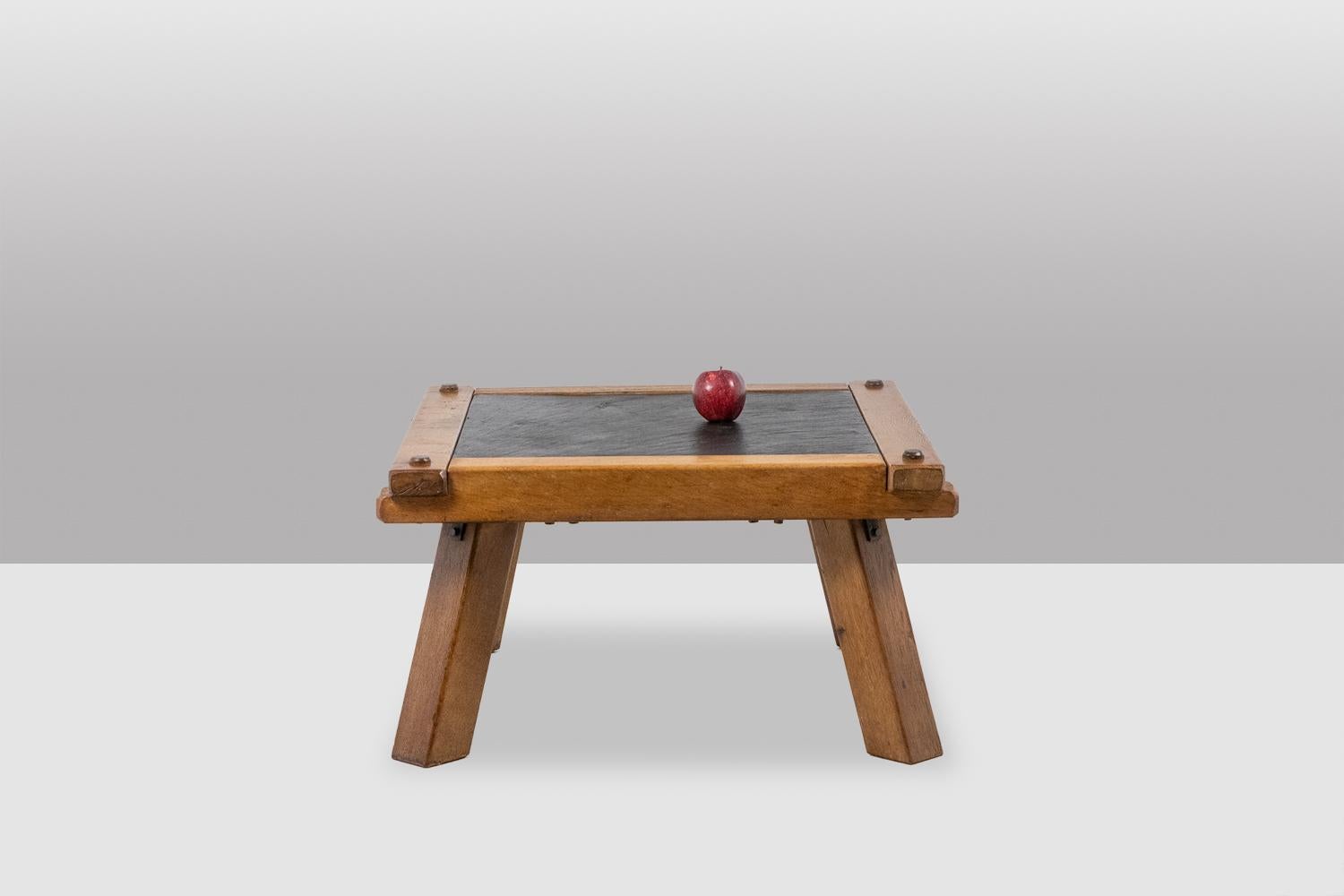 Pair of Brutalist coffee tables in oak and slate. Circa 1960. In Excellent Condition For Sale In Saint-Ouen, FR