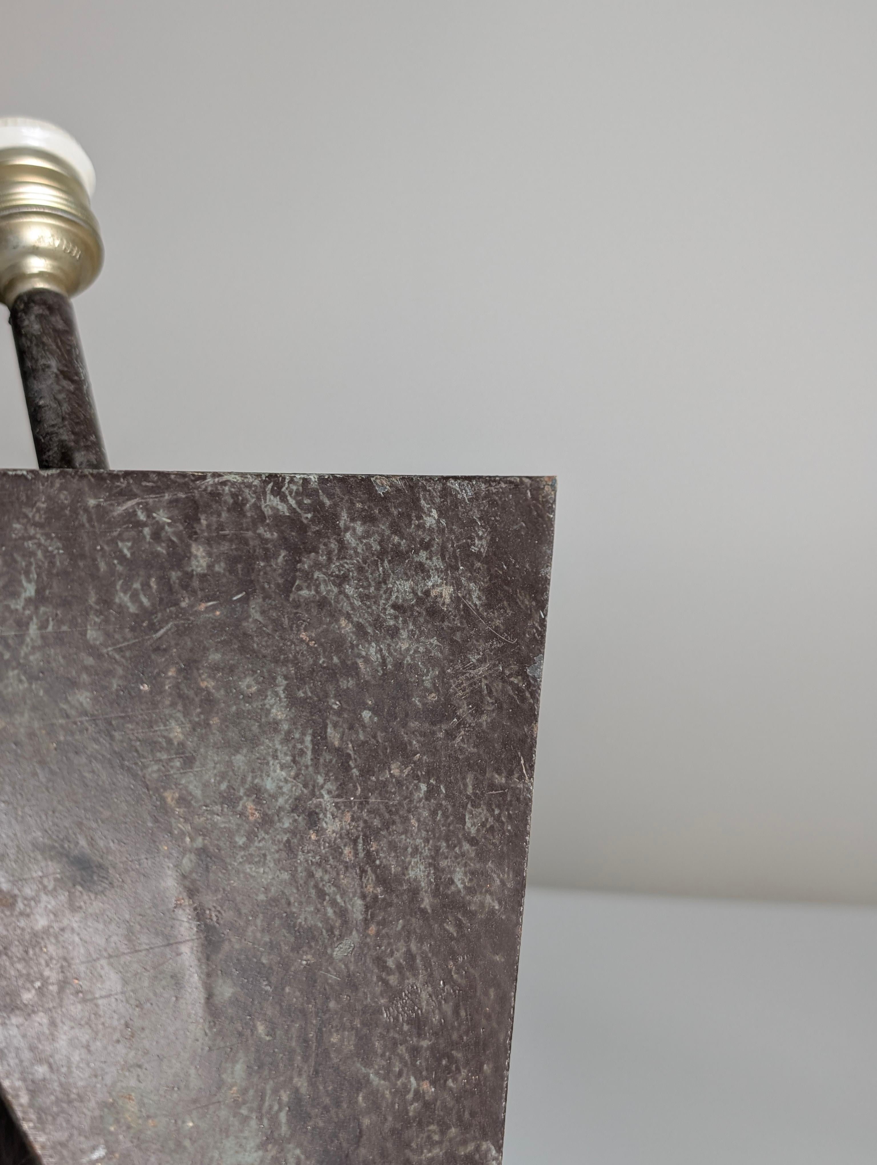 Coppia di applique geometriche brutaliste in ferro, anni '70 in vendita 2