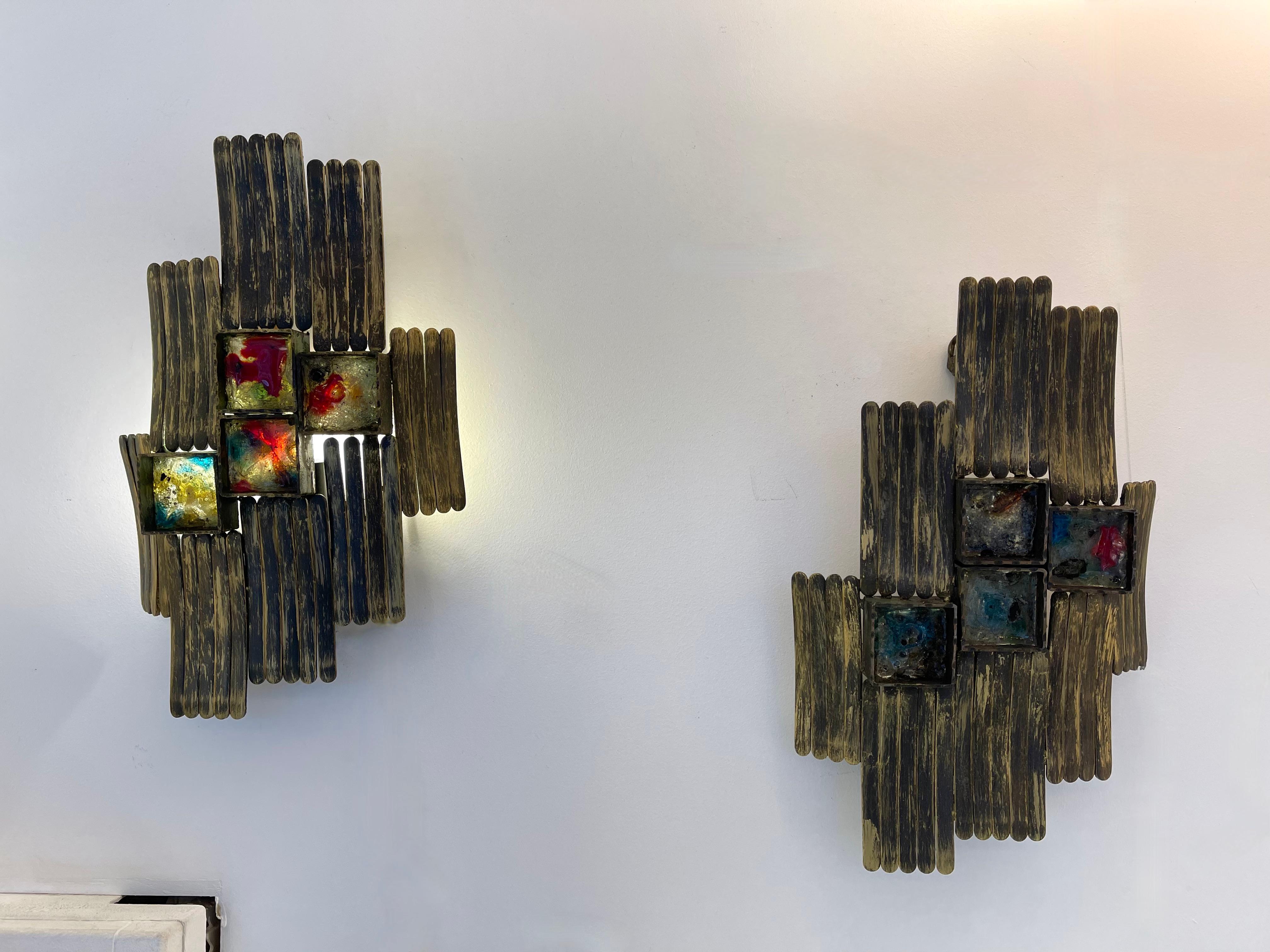 Pair of Brutalist Gilt Metal and Glass Sconces. Italy, 1970s For Sale 10