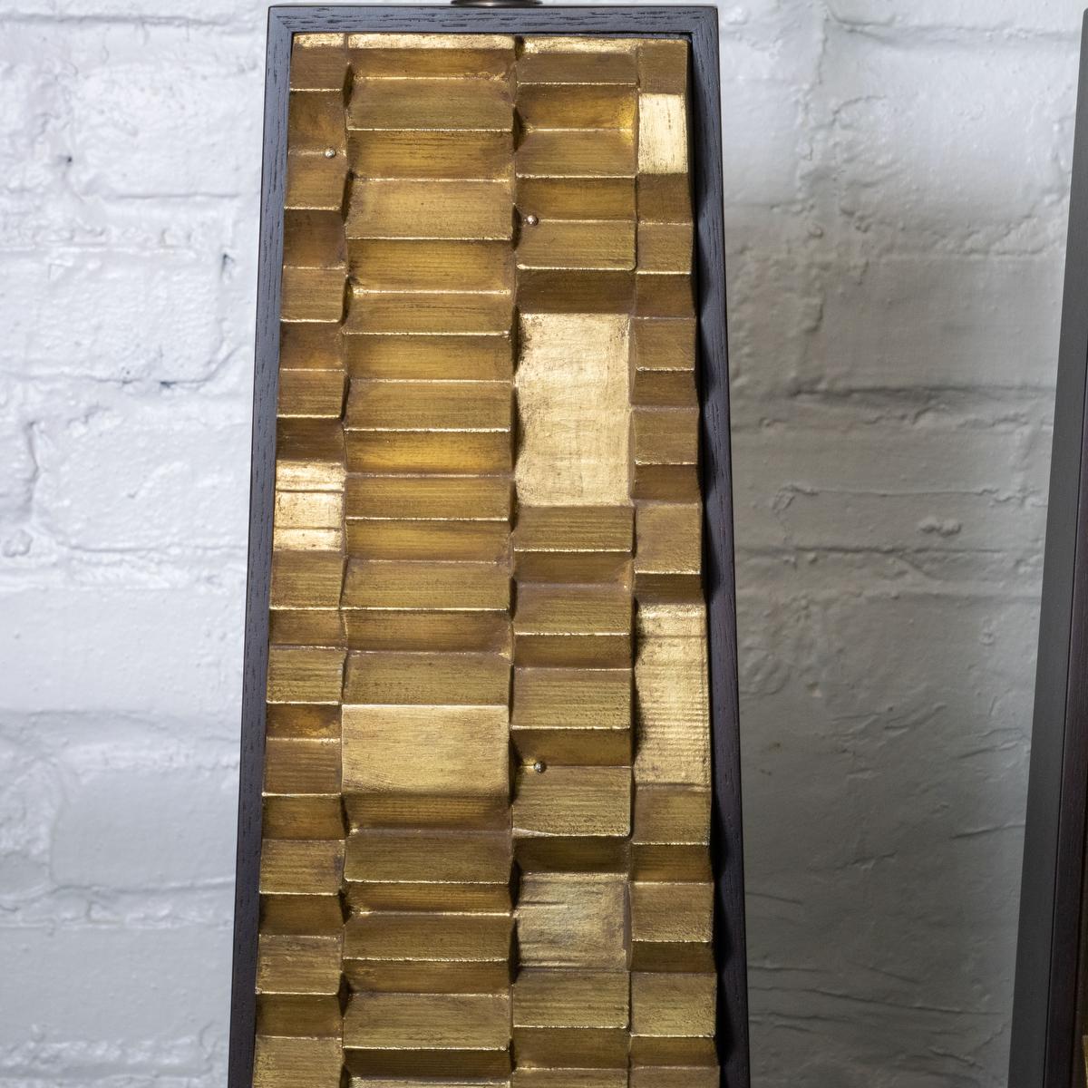Feuille d'or Paire de lampes brutalistes en métal doré de Laurel Lighting Co. en vente