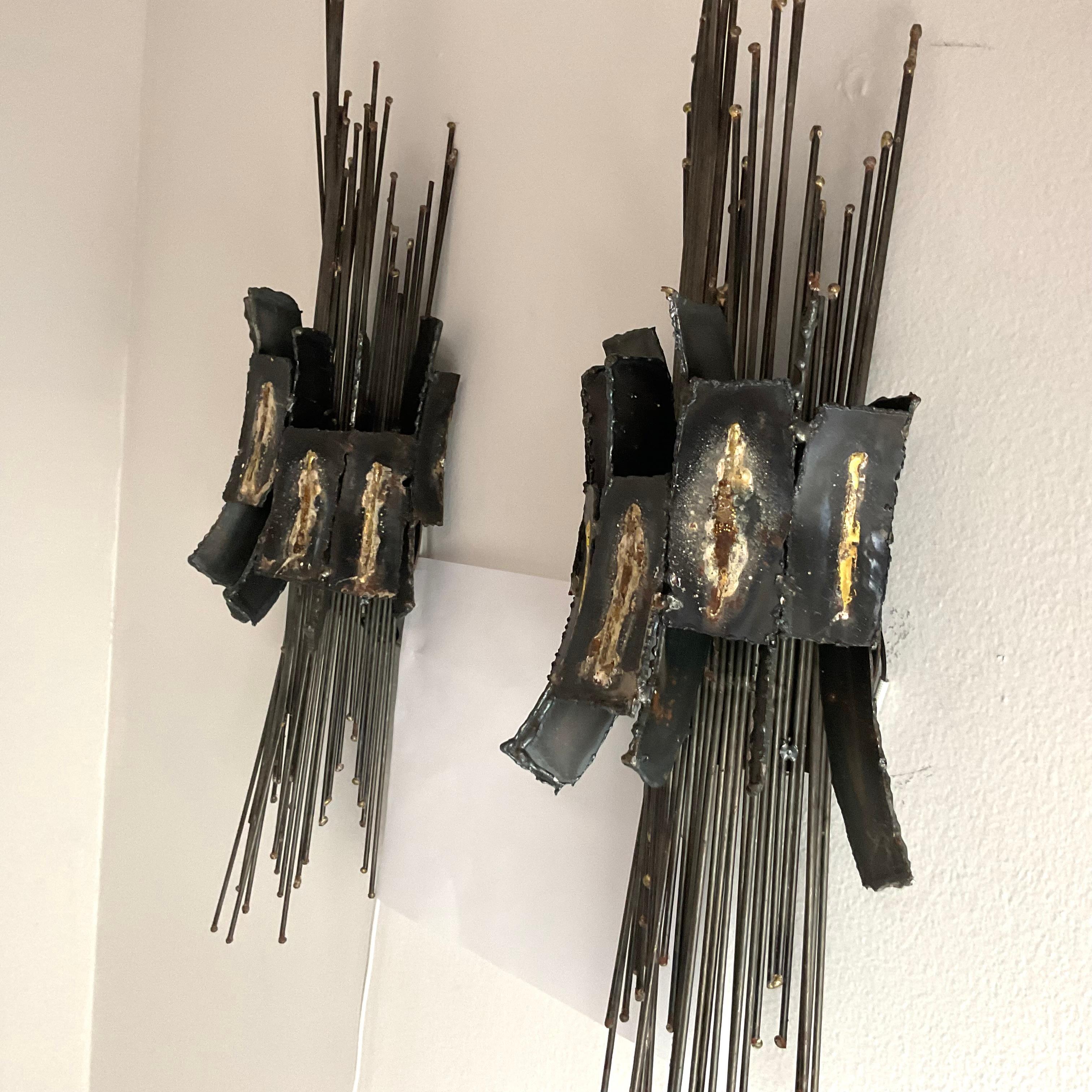 Fin du 20e siècle Paire d'appliques murales brutalistes en fer et laiton en vente