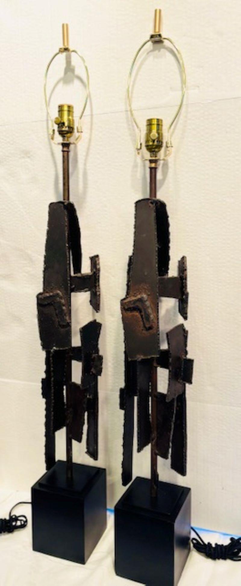 Pair of Brutalist Iron Table Lamps, Richard Barr for Laurel Lamp Company In Excellent Condition For Sale In Mt Kisco, NY