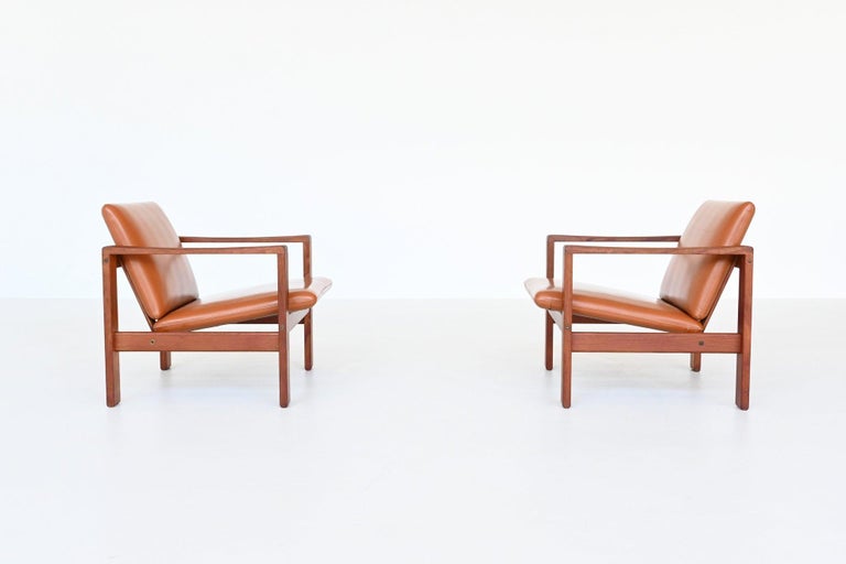 Pair of Brutalist Lounge Chairs Pine Wood, The Netherlands, 1960 4