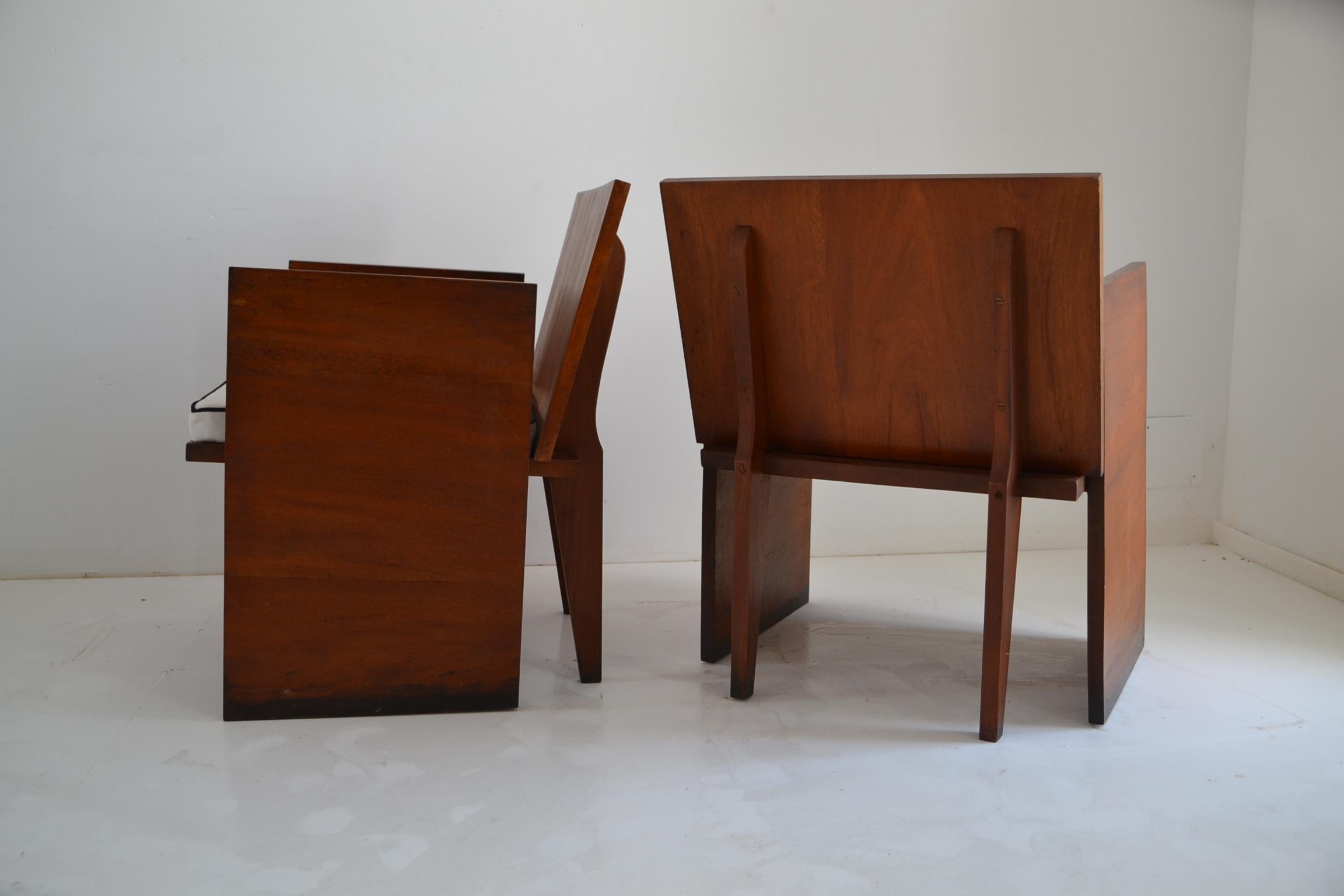 This pair of modernist armchairs is amazing of modernity and creativity! The designer is not identified, but it is a real piece from the modernist period. The wood is a very dense and heavy massive mahogany. The wood was worked by hand and not by