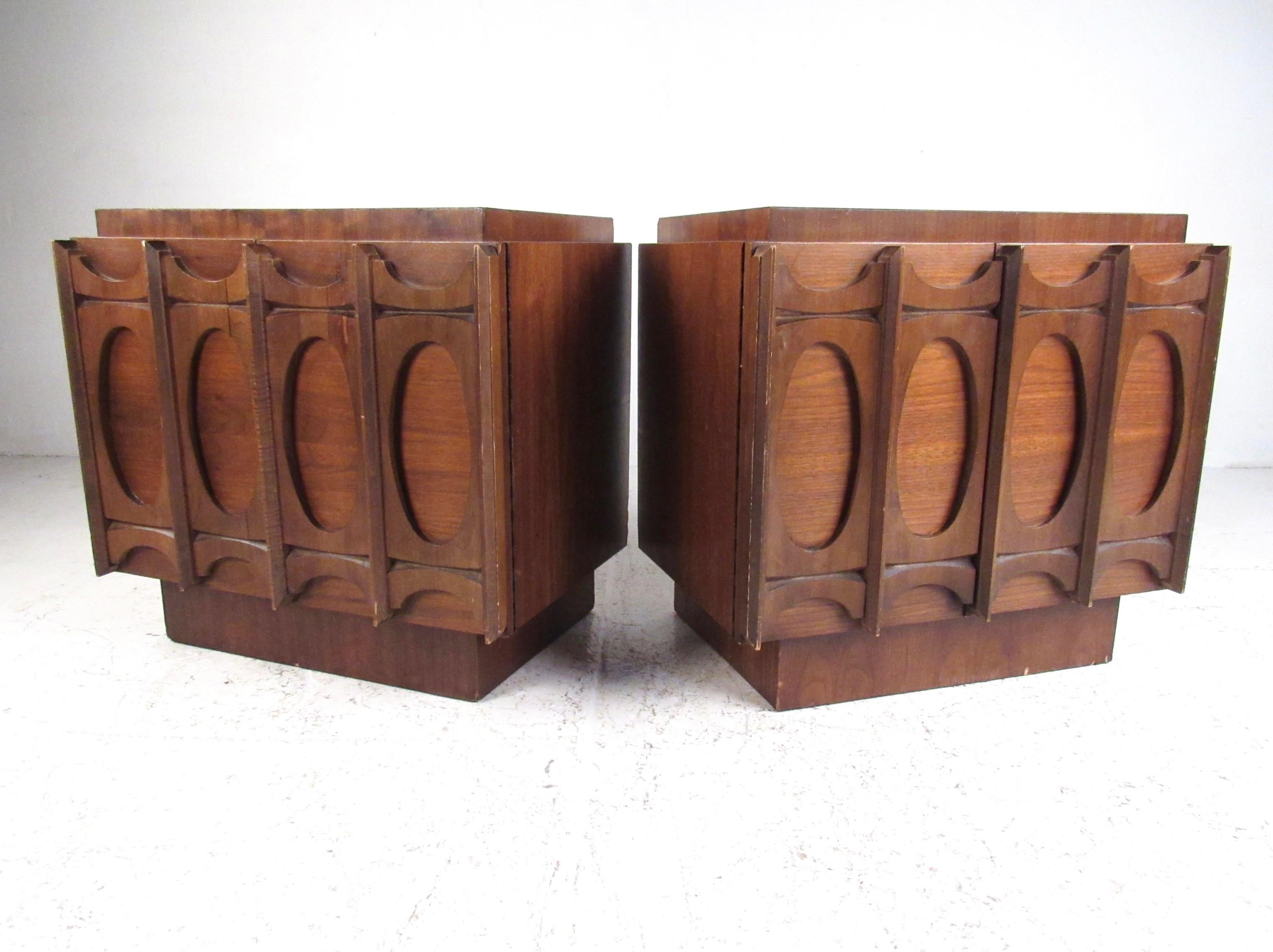 Mid-Century Modern Pair of Brutalist Modern Walnut Nightstands For Sale