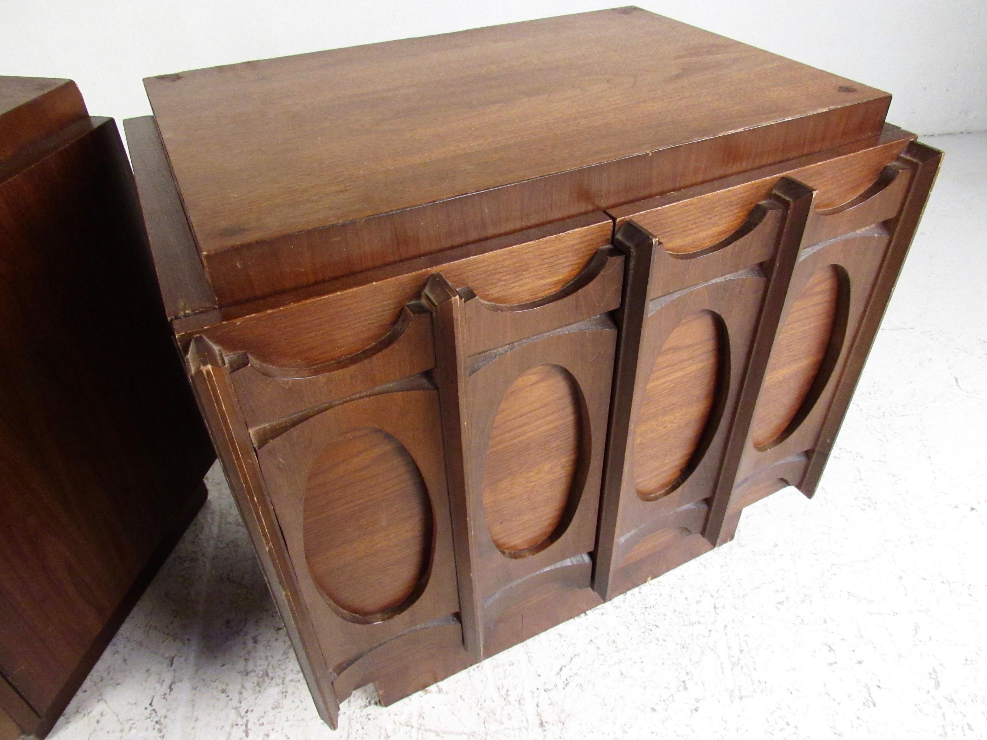 Late 20th Century Pair of Brutalist Modern Walnut Nightstands For Sale