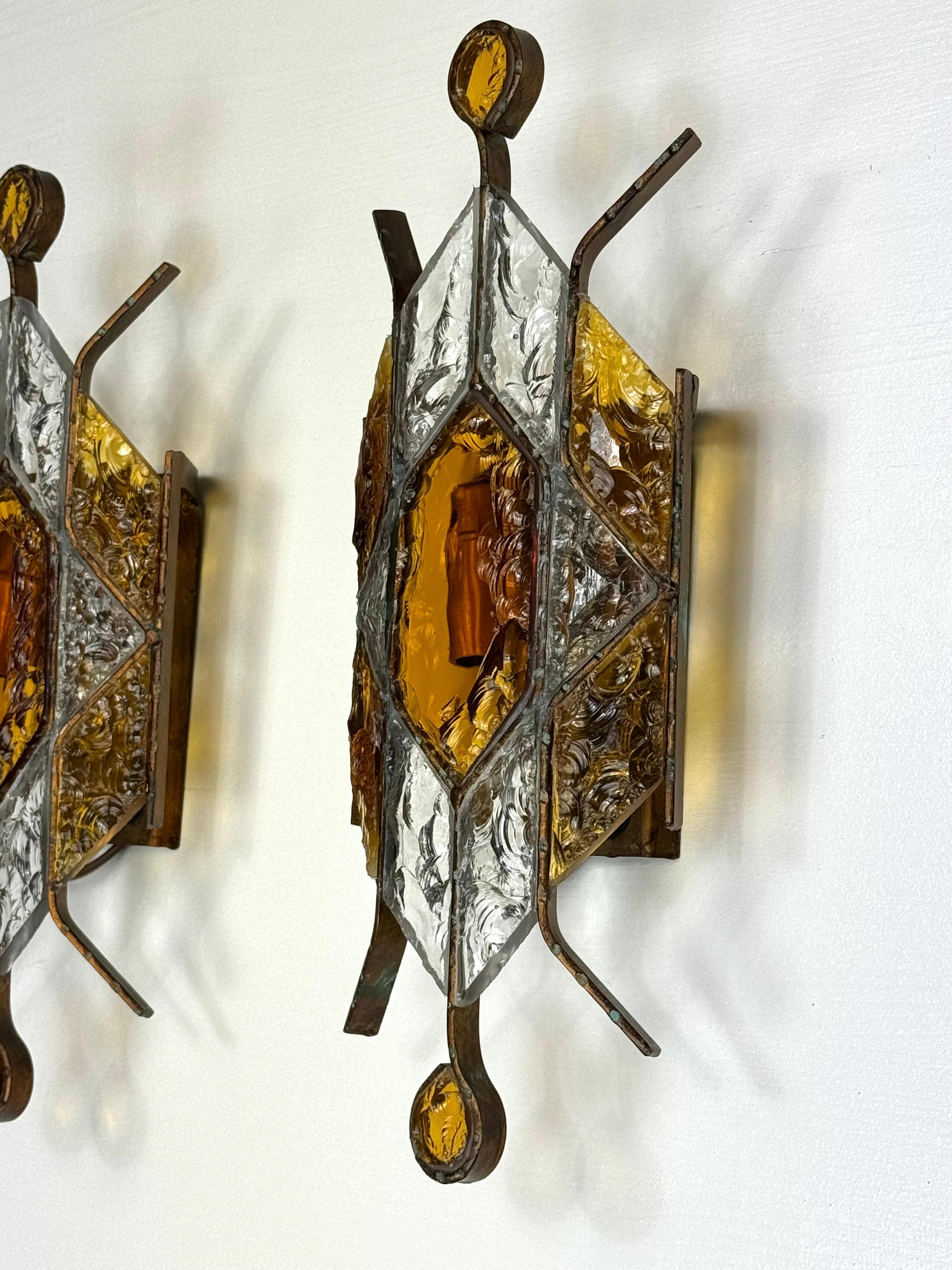 Pair of brutalist murano glass sconces by Poliarte. Italy 1970s. For Sale 1