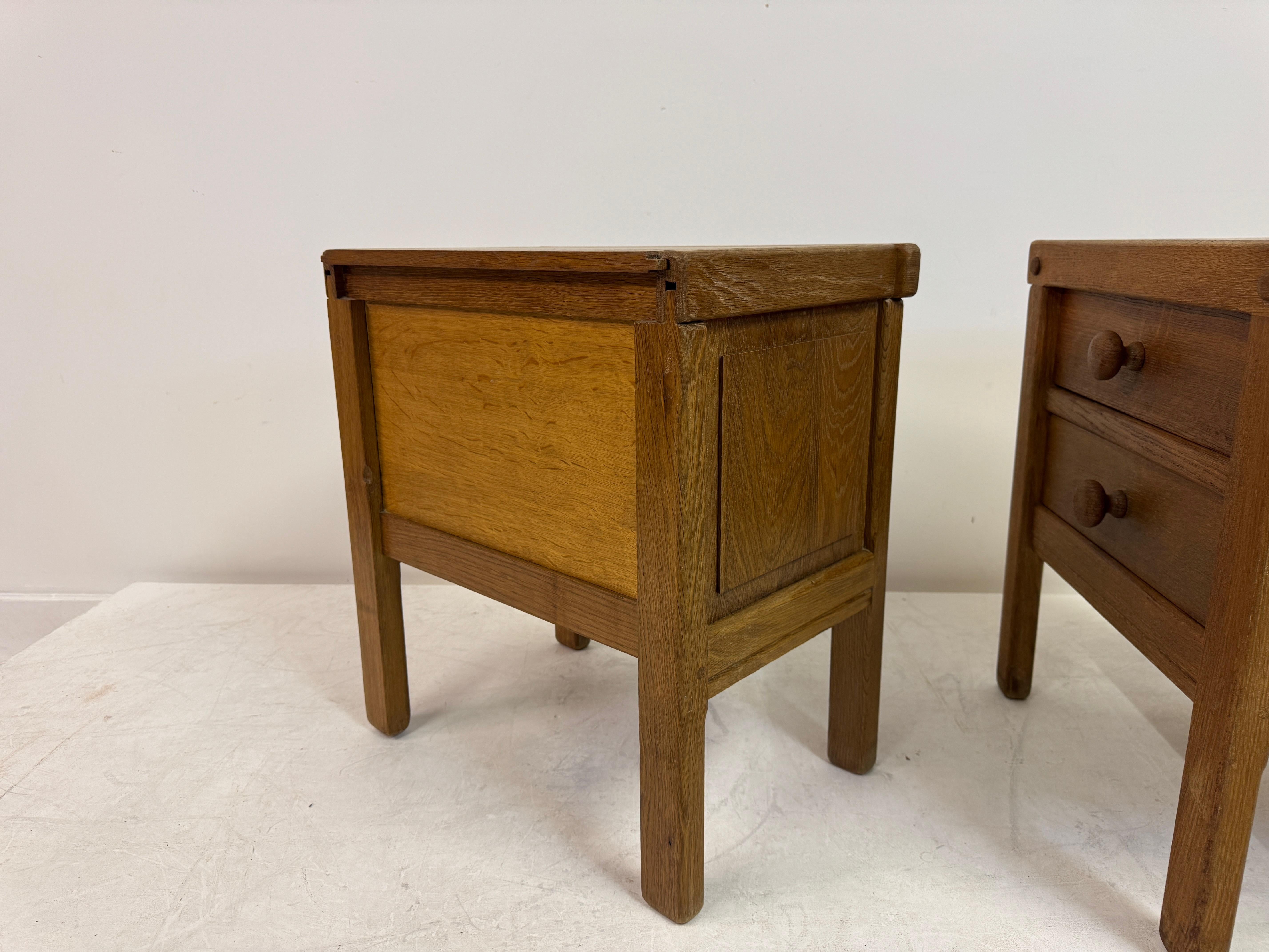 Pair of Brutalist Oak Bedside Cabinets or Nightstands, 1970s in vendita 4